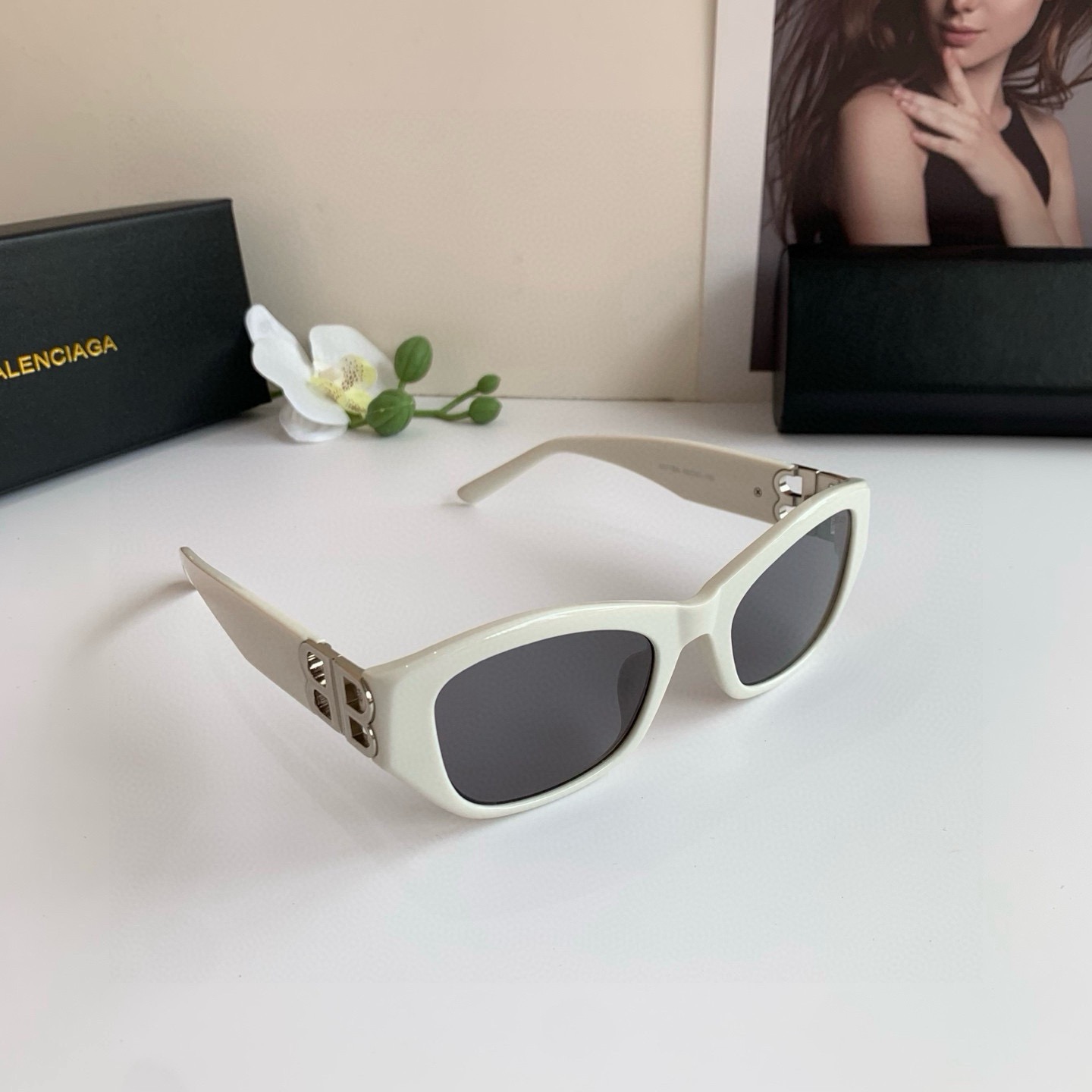NO:866557,BALENCIAGA (Balenciaga) 2025 new star square-frame sunglasses, fashionable men's and women's sunglasses, slim anti-UV sunglasses, sunglasses, sunglasses, glasses, balenciaga, balenciaga19860909BALENCIAGA（巴黎世家）2025新款明星同方框太阳镜 时尚男女款墨镜 显瘦防紫外线太阳镜眼镜墨镜太阳镜,眼镜,balenciaga,balenciaga,glasses