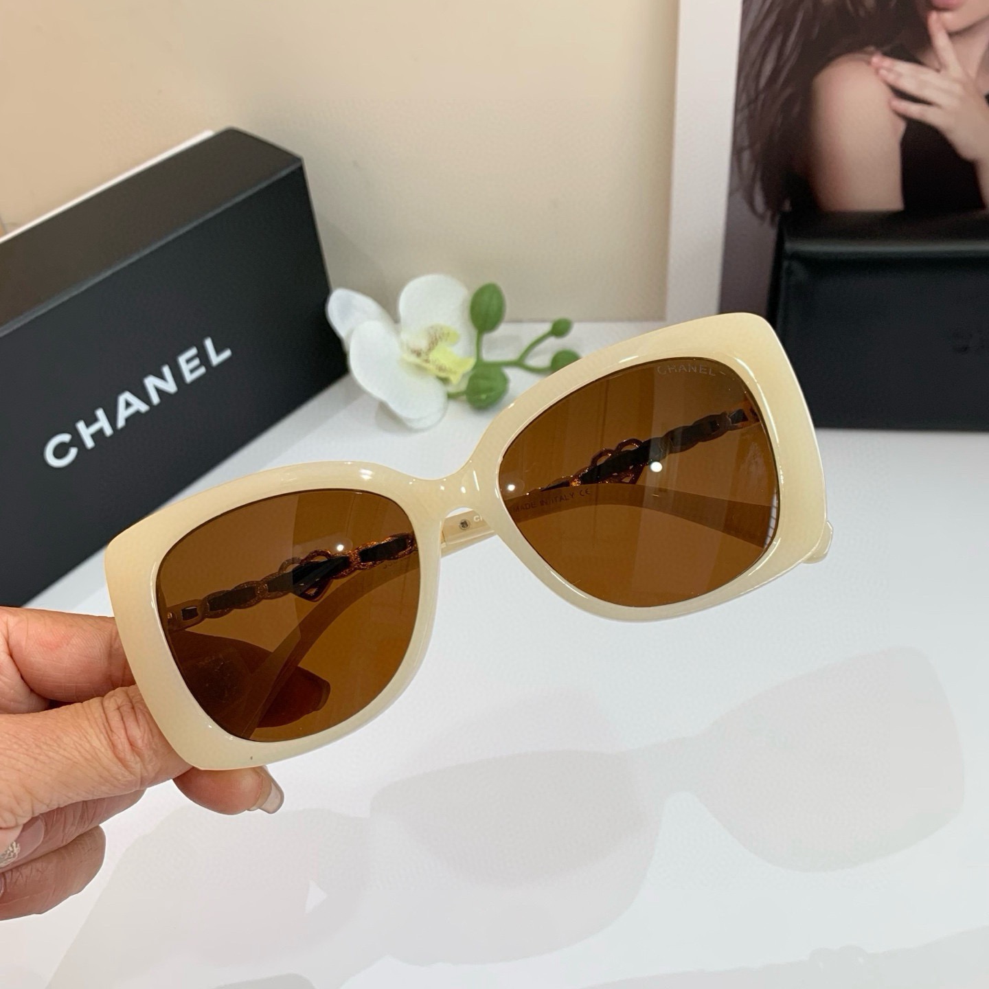 NO:949416,CHANEL Chanel Internet celebrity same style sunglasses, European and American fashion square frame glasses, travel sun protection and anti-UV sunglasses!  glasses, sunglasses, sunglasses, glasses, chanel, chanel19860909CHANEL 香奈儿 网红同款太阳镜 欧美时尚方框眼镜 出行遮阳防紫外线墨镜！眼镜墨镜太阳镜,眼镜,chanel,chanel,glasses