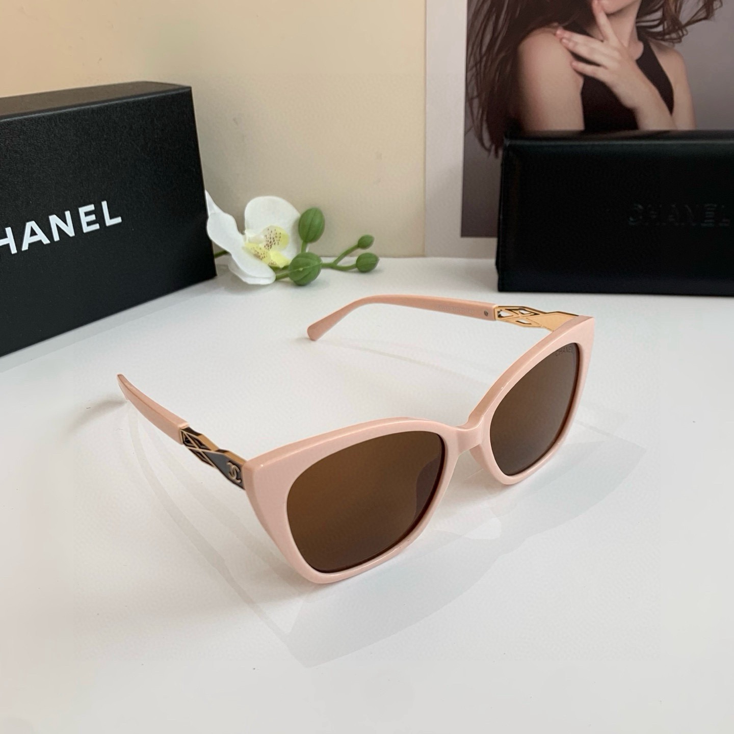 NO:949384,CHANEL Chanel, many Internet celebrities have the same sunglasses, European and American fashion square-frame glasses, travel sun protection and anti-UV sunglasses!  glasses, sunglasses, sunglasses, glasses, chanel, chanel19860909CHANEL 香奈儿 众多网红同款太阳镜 欧美时尚方框眼镜 出行遮阳防紫外线墨镜！眼镜墨镜太阳镜,眼镜,chanel,chanel,glasses