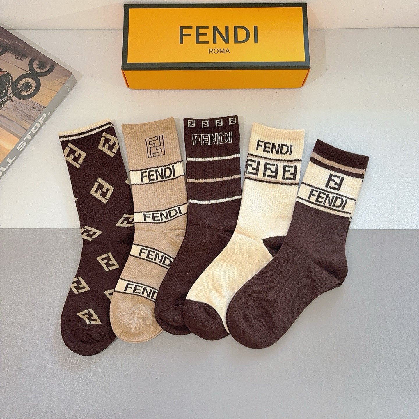 NO:851299,Comes with packaging [5 pairs in a box] FENDI Fendi high version~Classic Fendi long socks are super soft and a must-have for fashionable people. FENDI counters purchase high-quality high-end socks, super versatile and casual style!  socks, stockings, socks, fendi, fendi, socks19860909配包装【一盒5双】 FENDI芬迪高版本 ～经典款芬迪长筒袜子超级柔软潮人必不能少的FENDI专柜代购品质高端袜子 ,超级百搭休闲款！袜子,丝袜,袜子,fendi,fendi,socks,accessory