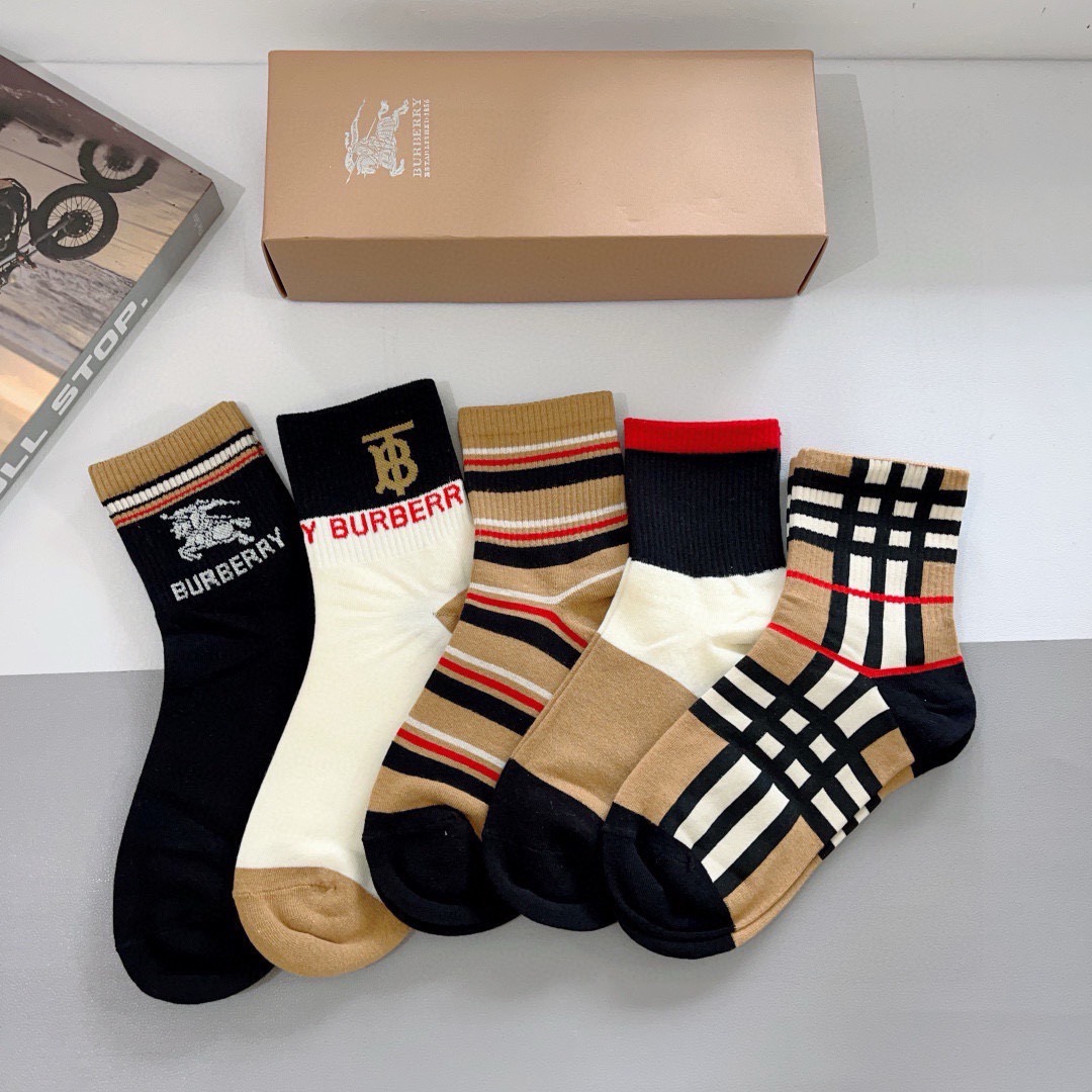配包装（一盒5双） 🌟 BURBERRY 巴宝莉经典字母logo中筒袜子，个性时尚百搭款，！你值得拥有哦