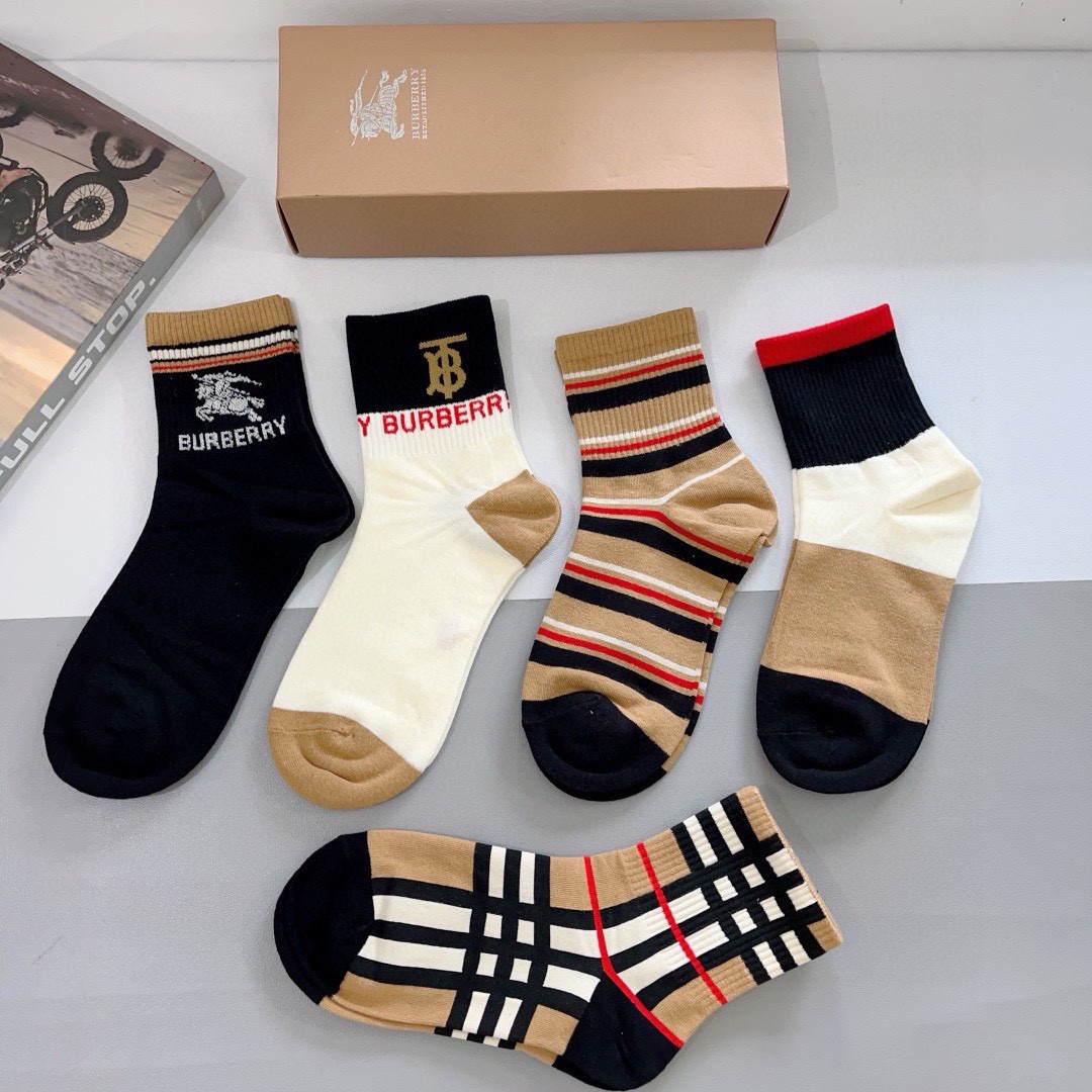 配包装（一盒5双） 🌟 BURBERRY 巴宝莉经典字母logo中筒袜子，个性时尚百搭款，！你值得拥有哦