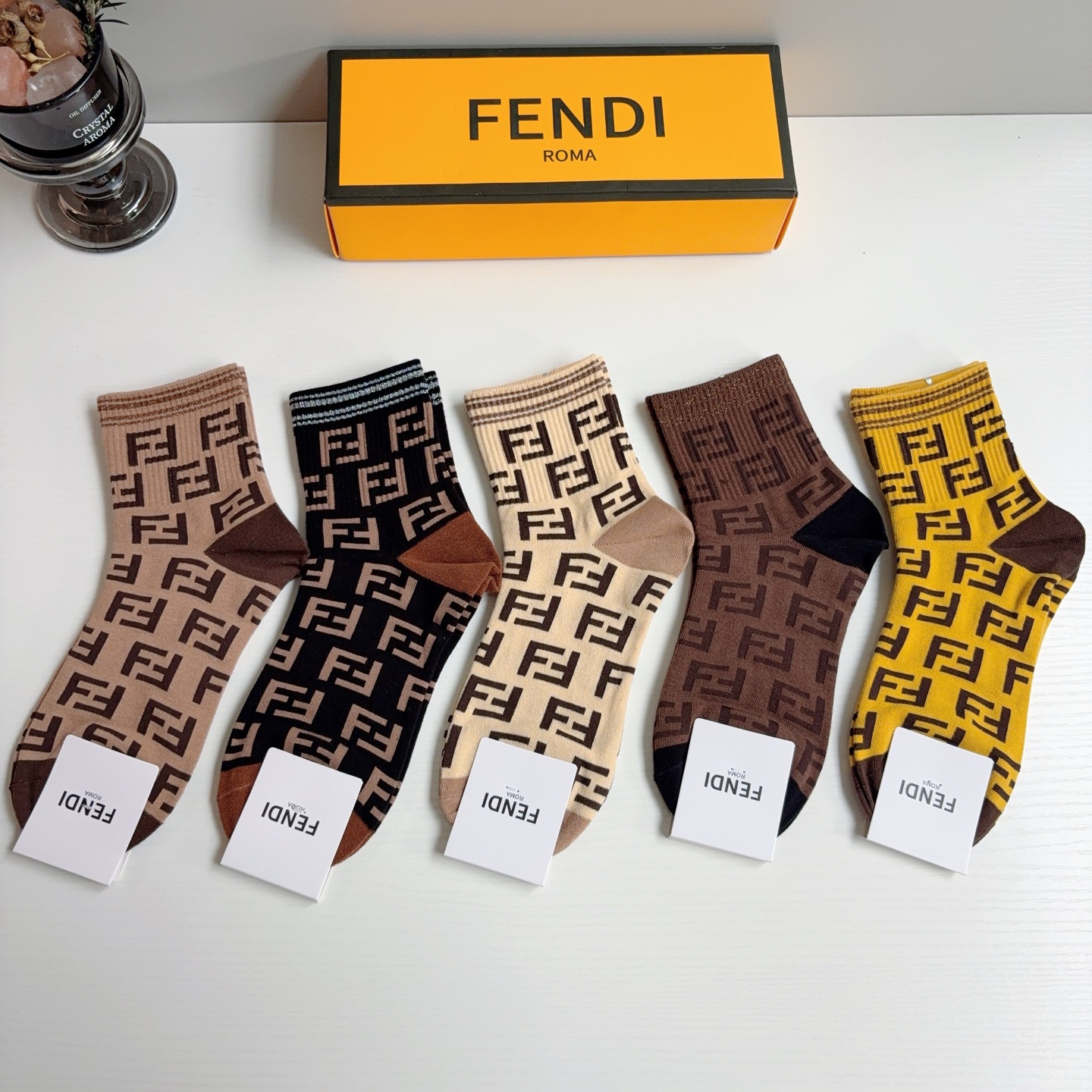 配包装（一盒5双） FENDI 芬迪 经典双F中筒袜子，纯棉面料，潮人必备款 个性时尚百搭款，你值得拥有