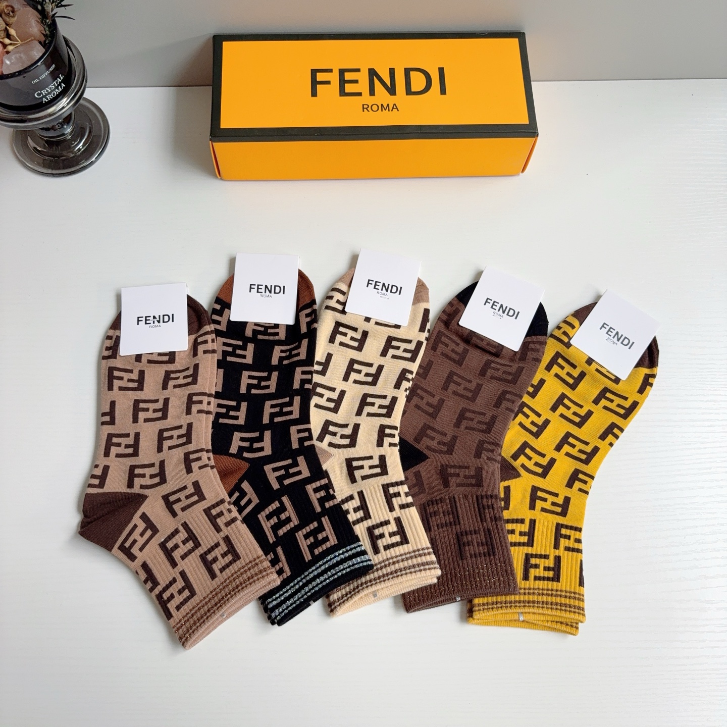配包装（一盒5双） FENDI 芬迪 经典双F中筒袜子，纯棉面料，潮人必备款 个性时尚百搭款，你值得拥有