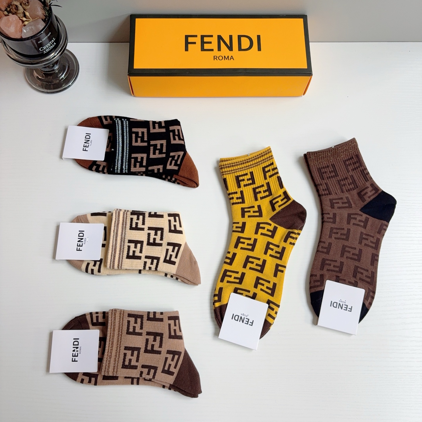 配包装（一盒5双） FENDI 芬迪 经典双F中筒袜子，纯棉面料，潮人必备款 个性时尚百搭款，你值得拥有