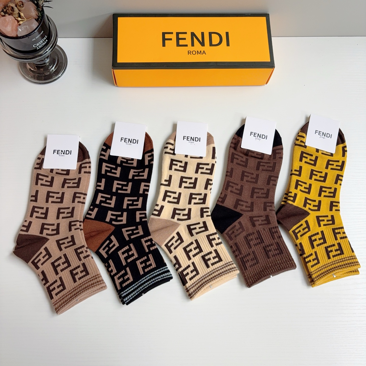 配包装（一盒5双） FENDI 芬迪 经典双F中筒袜子，纯棉面料，潮人必备款 个性时尚百搭款，你值得拥有