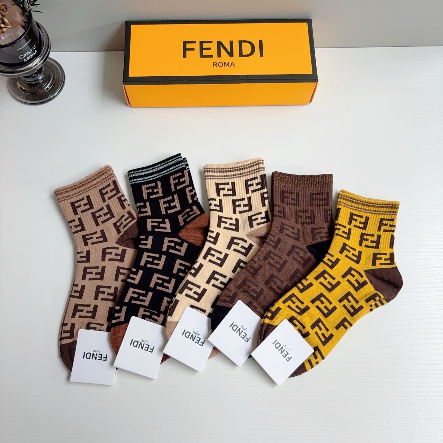 配包装（一盒5双） FENDI 芬迪 经典双F中筒袜子，纯棉面料，潮人必备款 个性时尚百搭款，你值得拥有