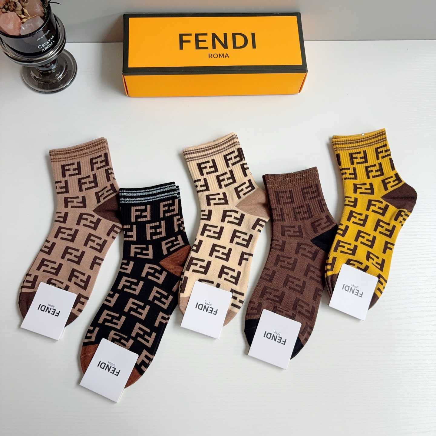 配包装（一盒5双） FENDI 芬迪 经典双F中筒袜子，纯棉面料，潮人必备款 个性时尚百搭款，你值得拥有