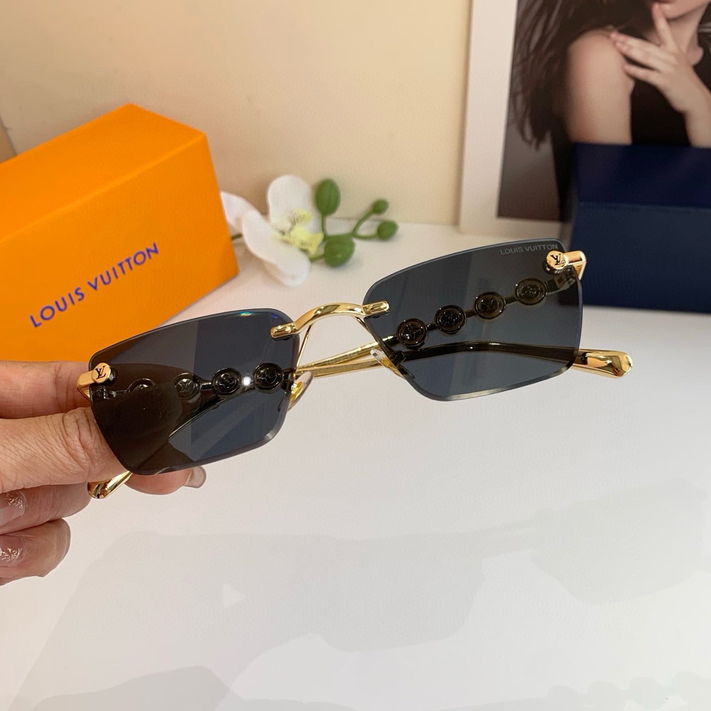 NO:953242,LV Louis Vuitton's new men's and women's sunglasses, outdoor sunglasses, European and American fashionable metal square-frame glasses!  glasses, sunglasses, sunglasses, glasses, louis vuitton, louis vuitton19860909LV 路易威登 新款男女款墨镜 户外遮阳太阳镜 欧美时尚潮流金属方框眼镜！眼镜墨镜太阳镜,眼镜,louis vuitton,louis vuitton,glasses