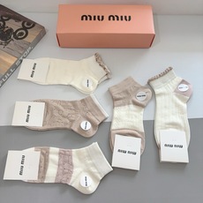配包装【一盒5双】miumiu · 缪缪 高品质。新款竹棉袜子❗️短筒袜子,ins明星网红推荐❗️火爆至 配包装【一盒5双】miumiu · 缪缪 高品质。新款竹棉袜子❗️短筒袜子,ins明星网红推荐❗️火爆至