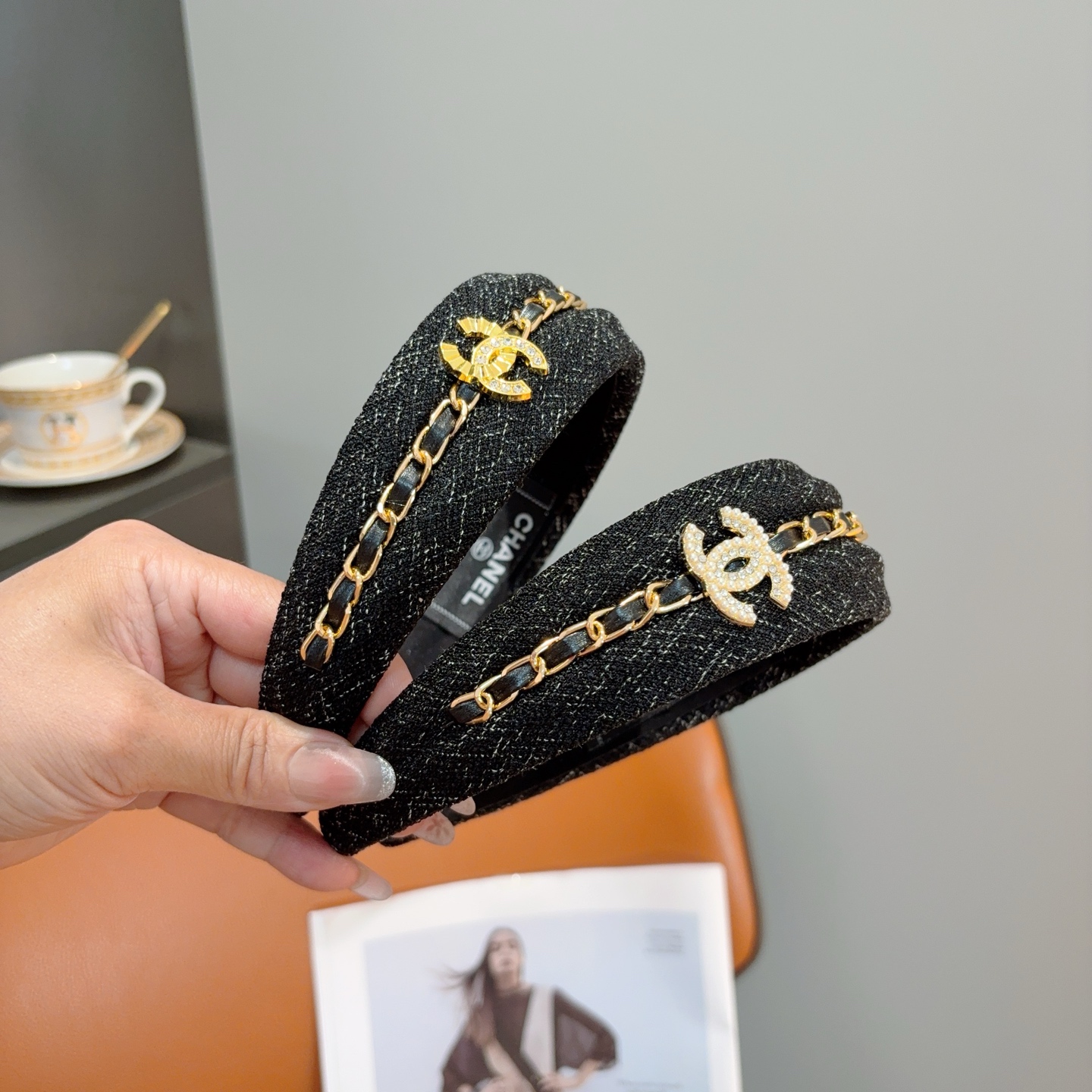 NO:853633,With packaging CHANEL (Chanel) high-end new chain hairbands, fashionable headbands, the latest fashionable and versatile Internet celebrities, must-have hairpins for goddesses, hairpins, chanel, chanel, hairpins19860909配包装 CHANEL（香奈儿） 高端新款链条发箍,时尚头箍,网红最新款来袭时尚百搭,女神必入发夹,发夹,chanel,chanel,hairpins,accessory