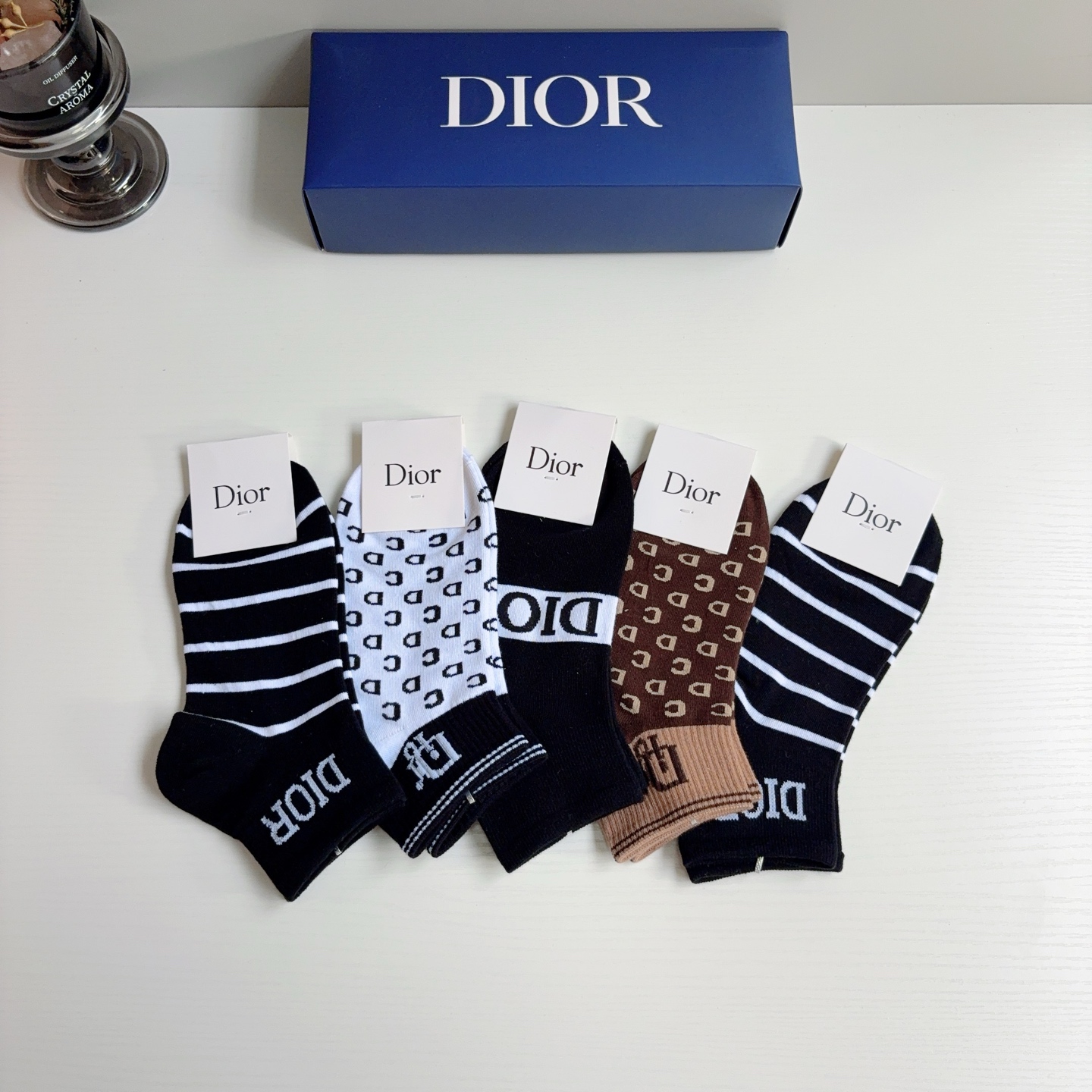 配包装（一盒5双） Dior 迪奥 新款螺口袜子纯棉面料，经典Ｄ字母图案，专柜同步短筒袜子，💛大牌出街，