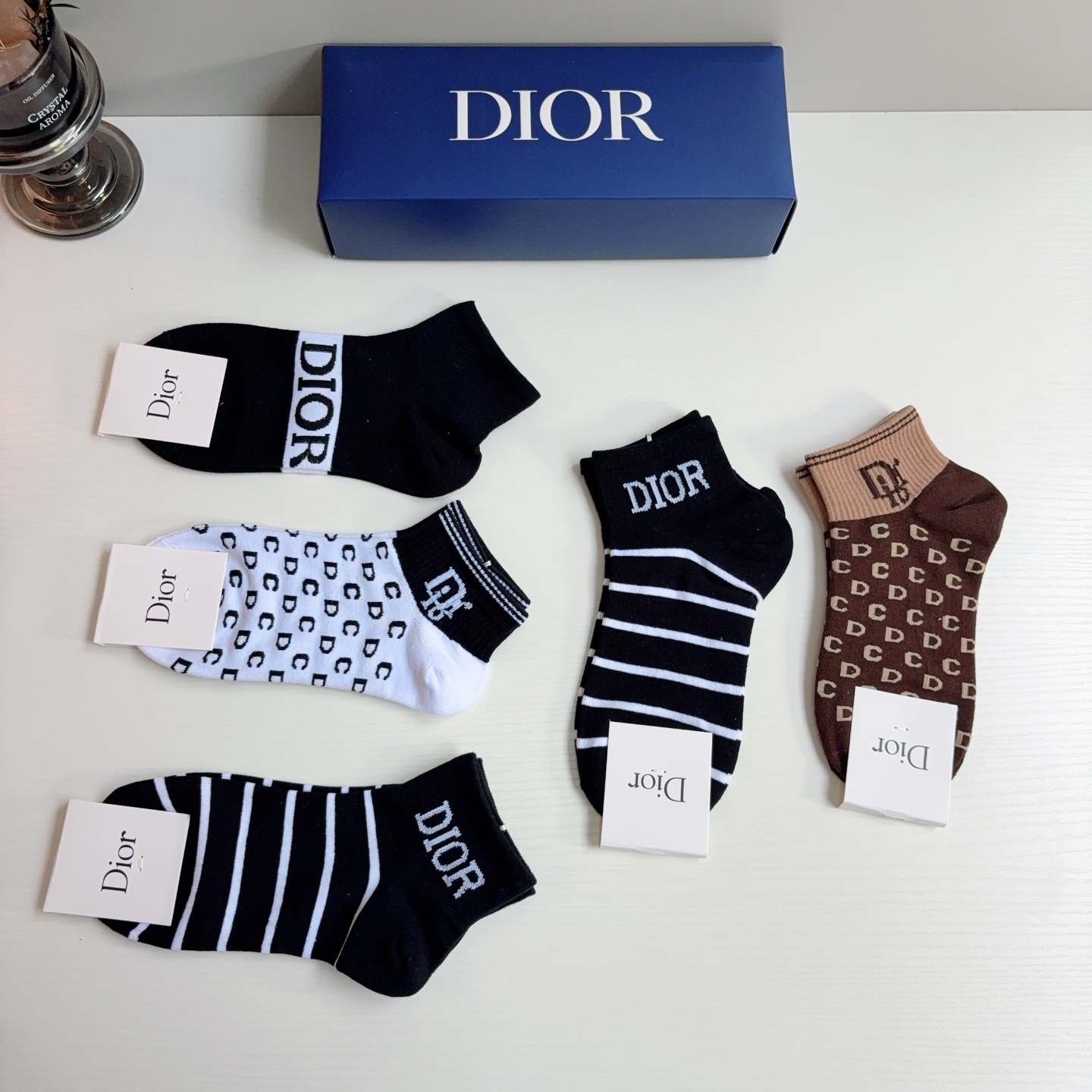 配包装（一盒5双） Dior 迪奥 新款螺口袜子纯棉面料，经典Ｄ字母图案，专柜同步短筒袜子，💛大牌出街，