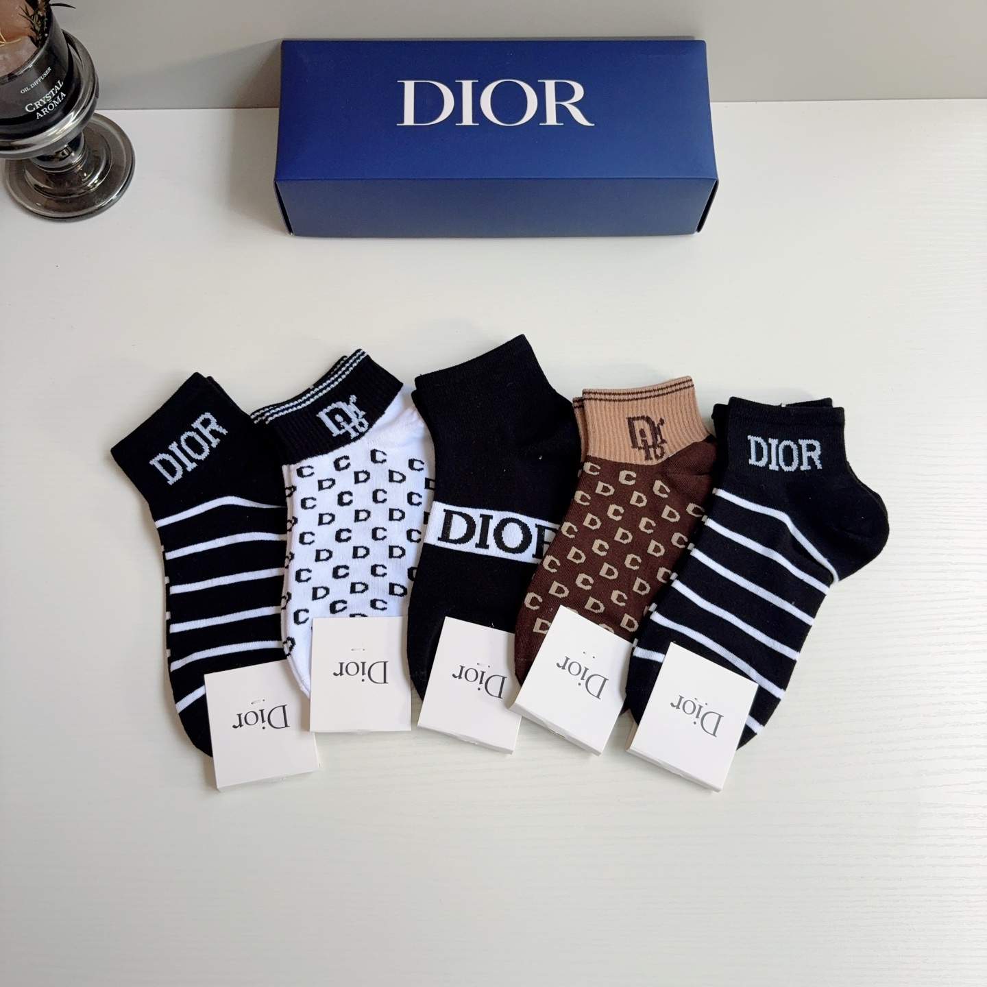 配包装（一盒5双） Dior 迪奥 新款螺口袜子纯棉面料，经典Ｄ字母图案，专柜同步短筒袜子，💛大牌出街，