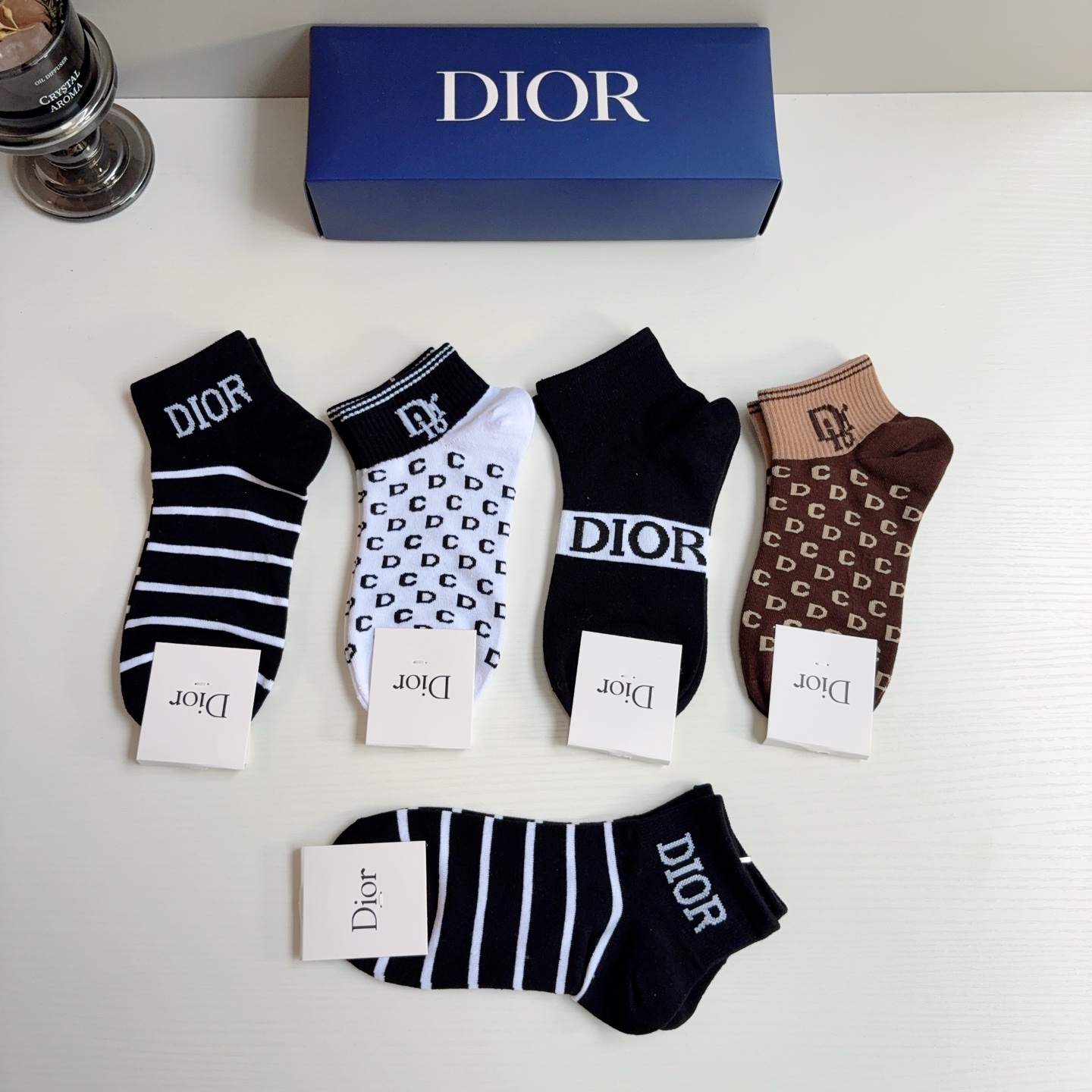 配包装（一盒5双） Dior 迪奥 新款螺口袜子纯棉面料，经典Ｄ字母图案，专柜同步短筒袜子，💛大牌出街，