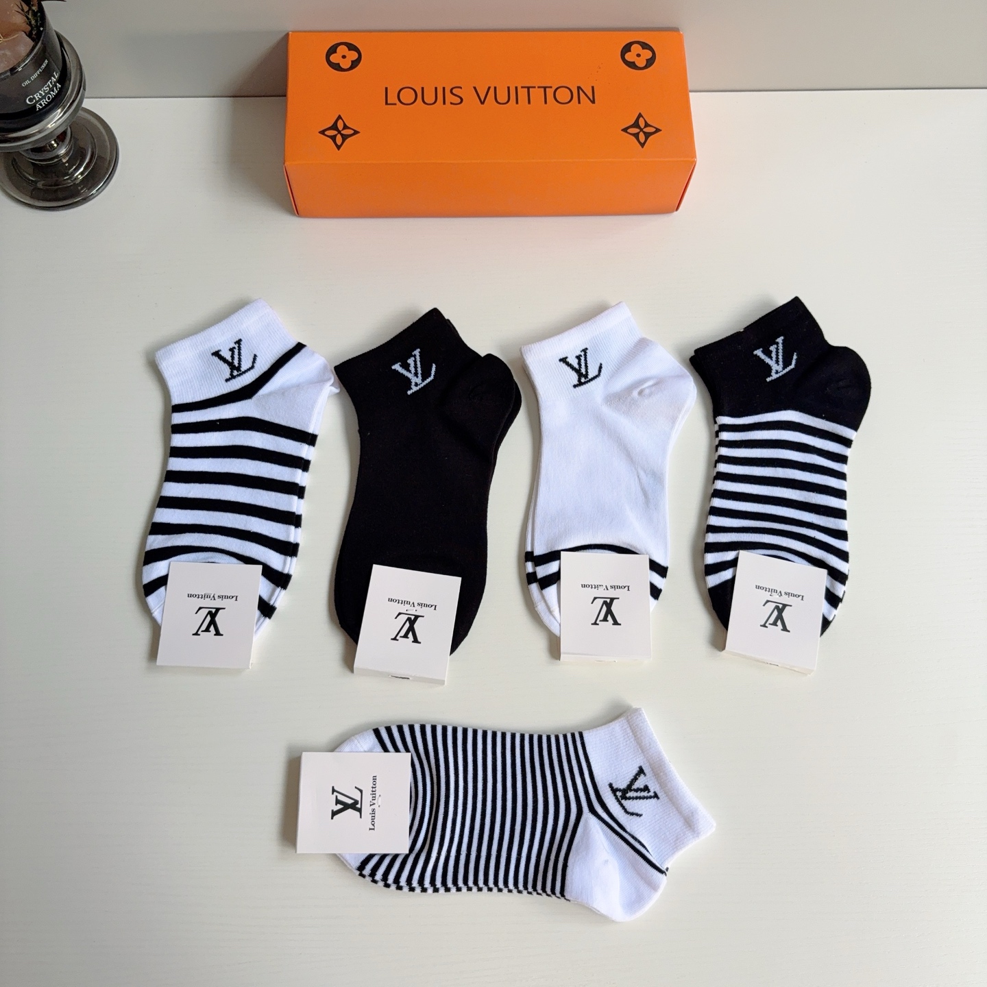 配包装（一盒5双） 🌟 LV 路易威登 超火爆小单品，纯棉面料，经典字母logo短款袜子 个性时尚百搭款