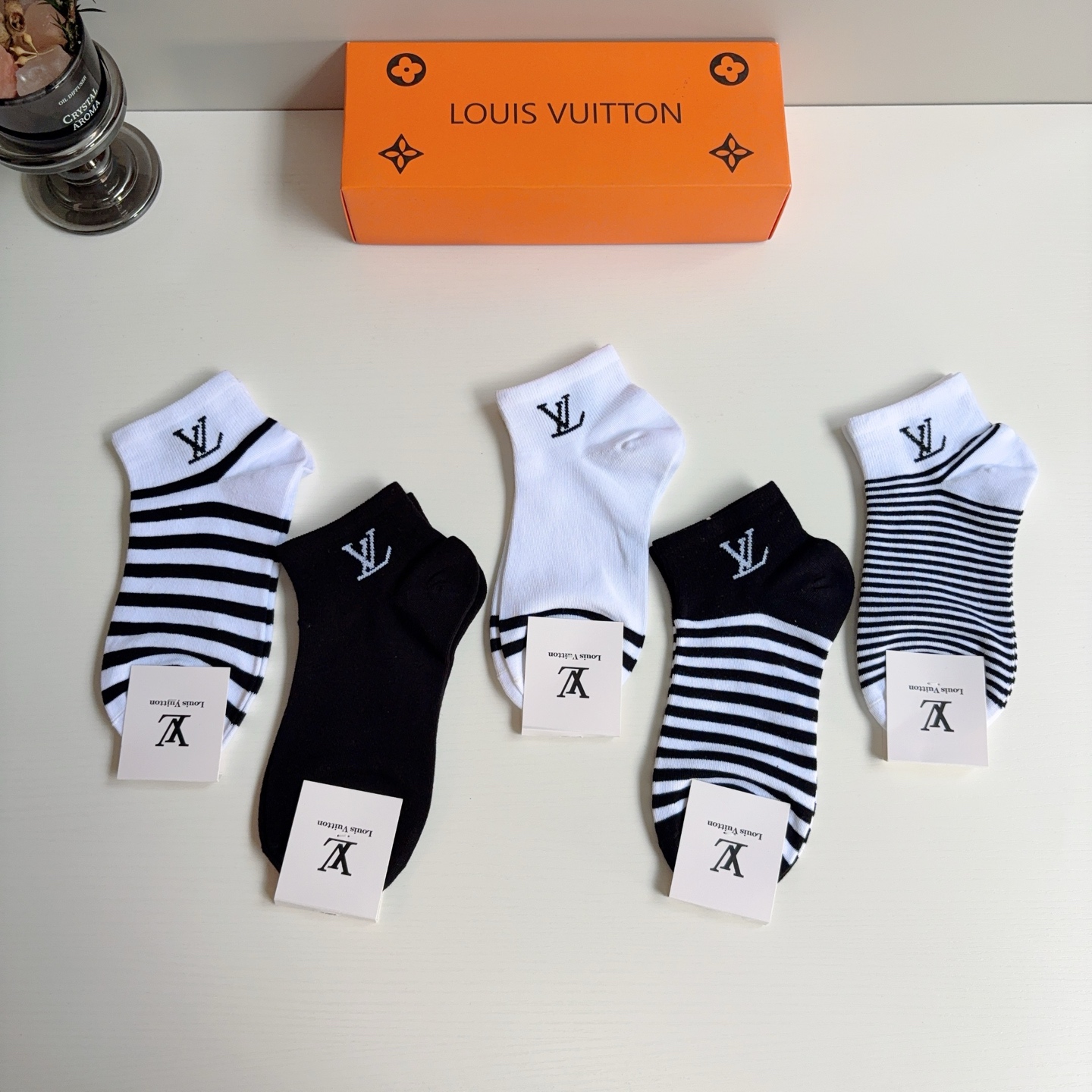 配包装（一盒5双） 🌟 LV 路易威登 超火爆小单品，纯棉面料，经典字母logo短款袜子 个性时尚百搭款