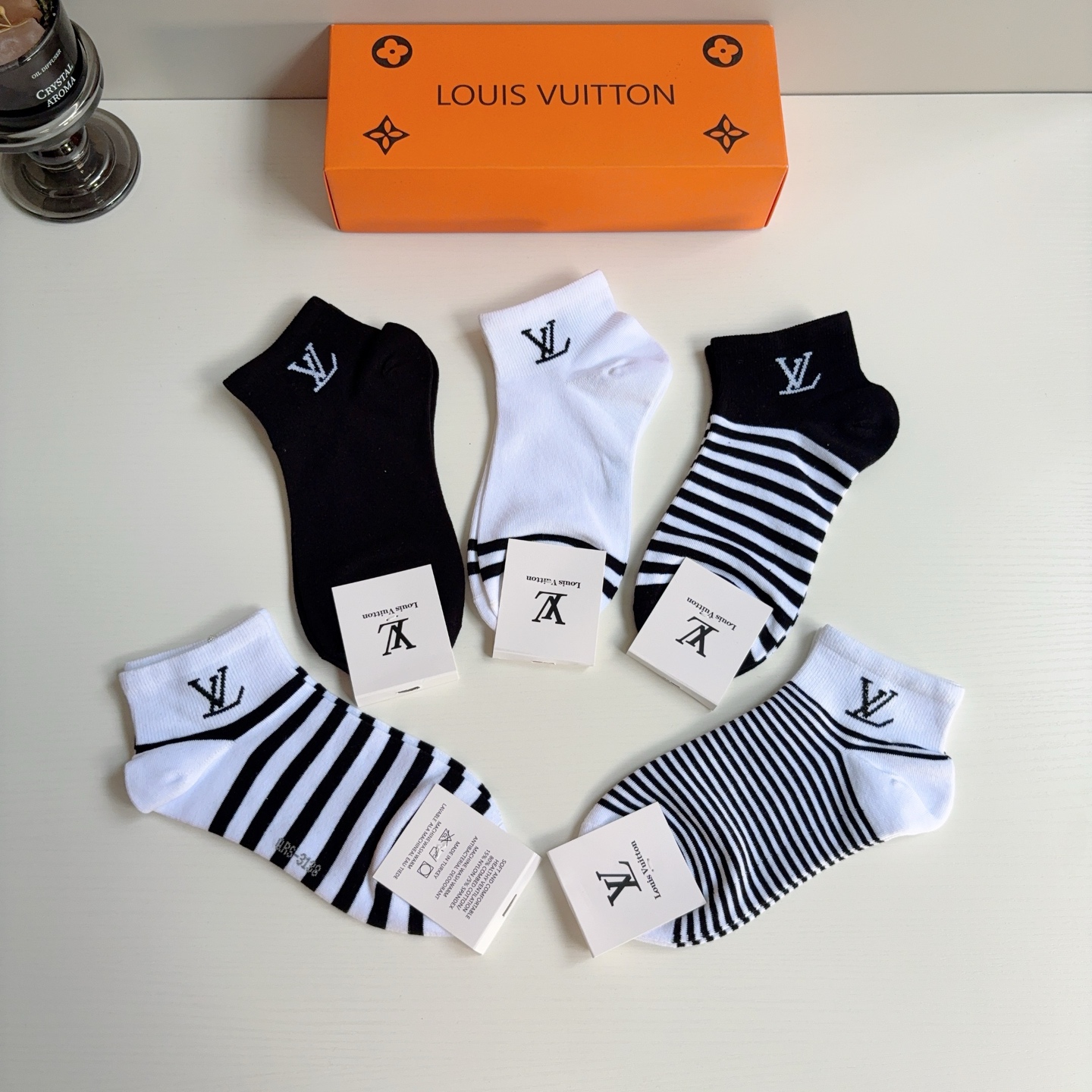 配包装（一盒5双） 🌟 LV 路易威登 超火爆小单品，纯棉面料，经典字母logo短款袜子 个性时尚百搭款
