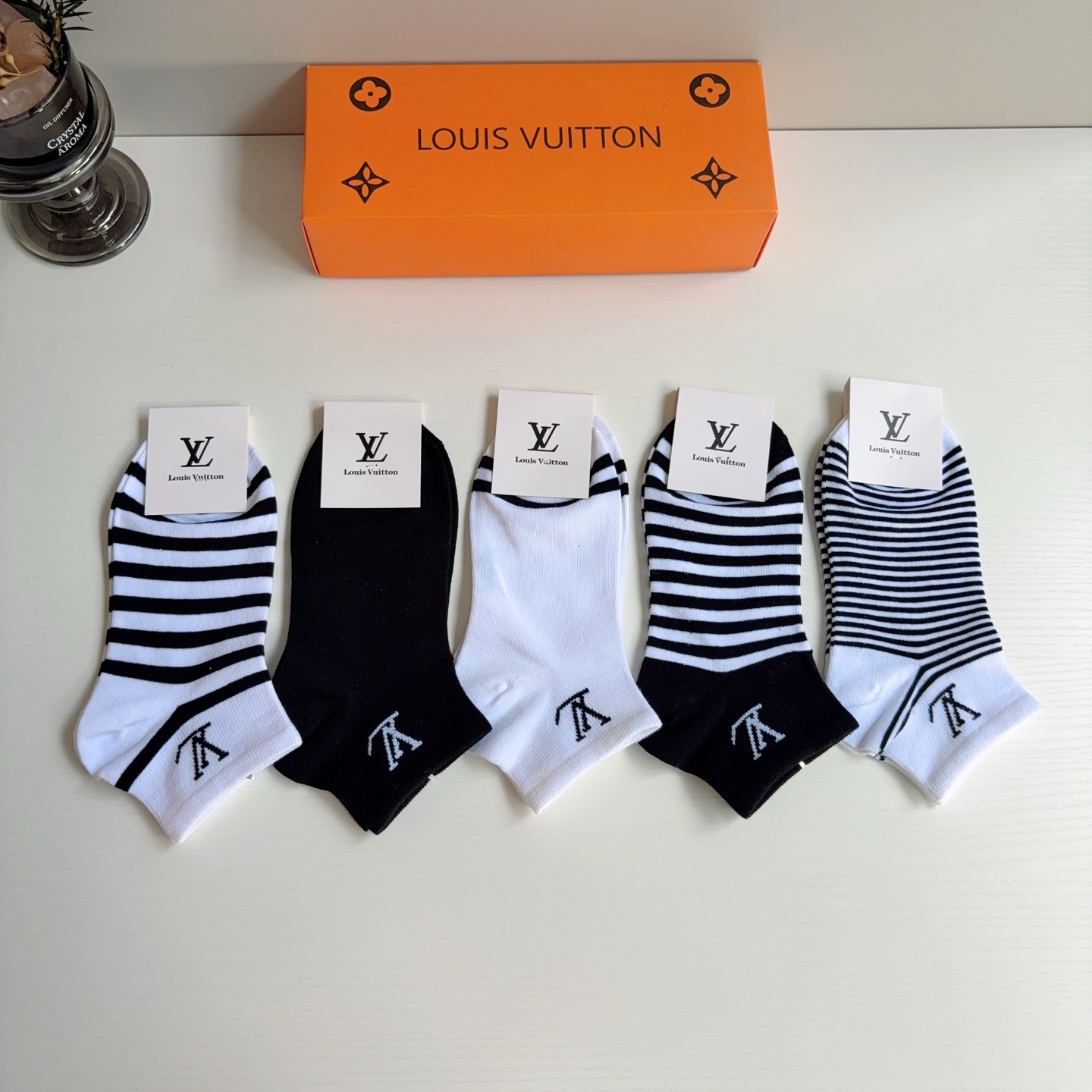 配包装（一盒5双） 🌟 LV 路易威登 超火爆小单品，纯棉面料，经典字母logo短款袜子 个性时尚百搭款