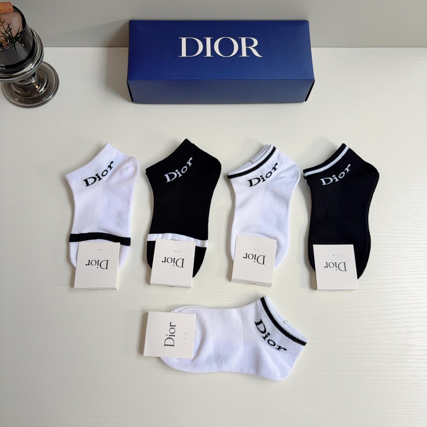 配包装（一盒5双） Dior 迪奥 新款螺口袜子纯棉面料，经典Ｄ字母图案，专柜同步短筒袜子，💛大牌出街，