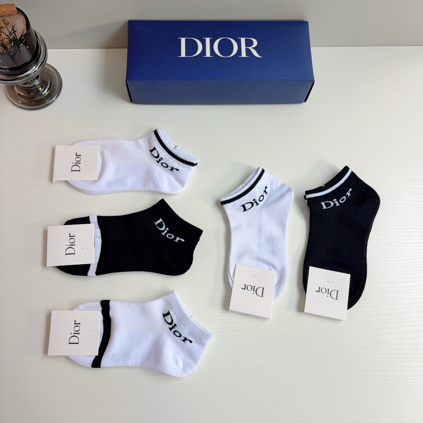 配包装（一盒5双） Dior 迪奥 新款螺口袜子纯棉面料，经典Ｄ字母图案，专柜同步短筒袜子，💛大牌出街，