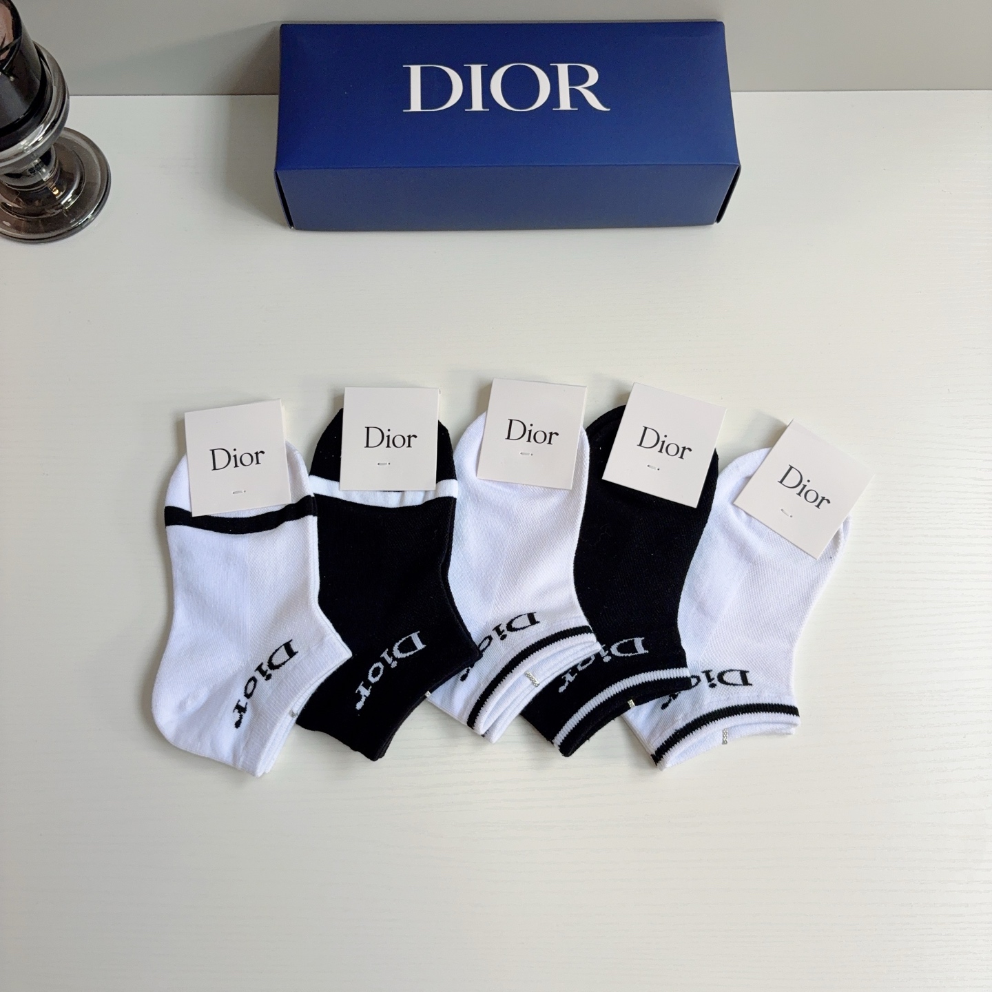 配包装（一盒5双） Dior 迪奥 新款螺口袜子纯棉面料，经典Ｄ字母图案，专柜同步短筒袜子，💛大牌出街，