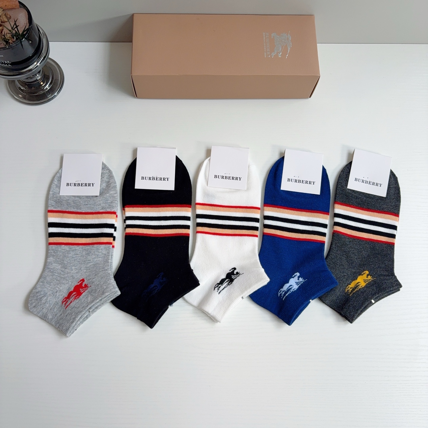配包装（一盒5双）Burberry 巴宝莉 男士短筒袜子纯棉面料，潮人必备  爆款格子袜！
