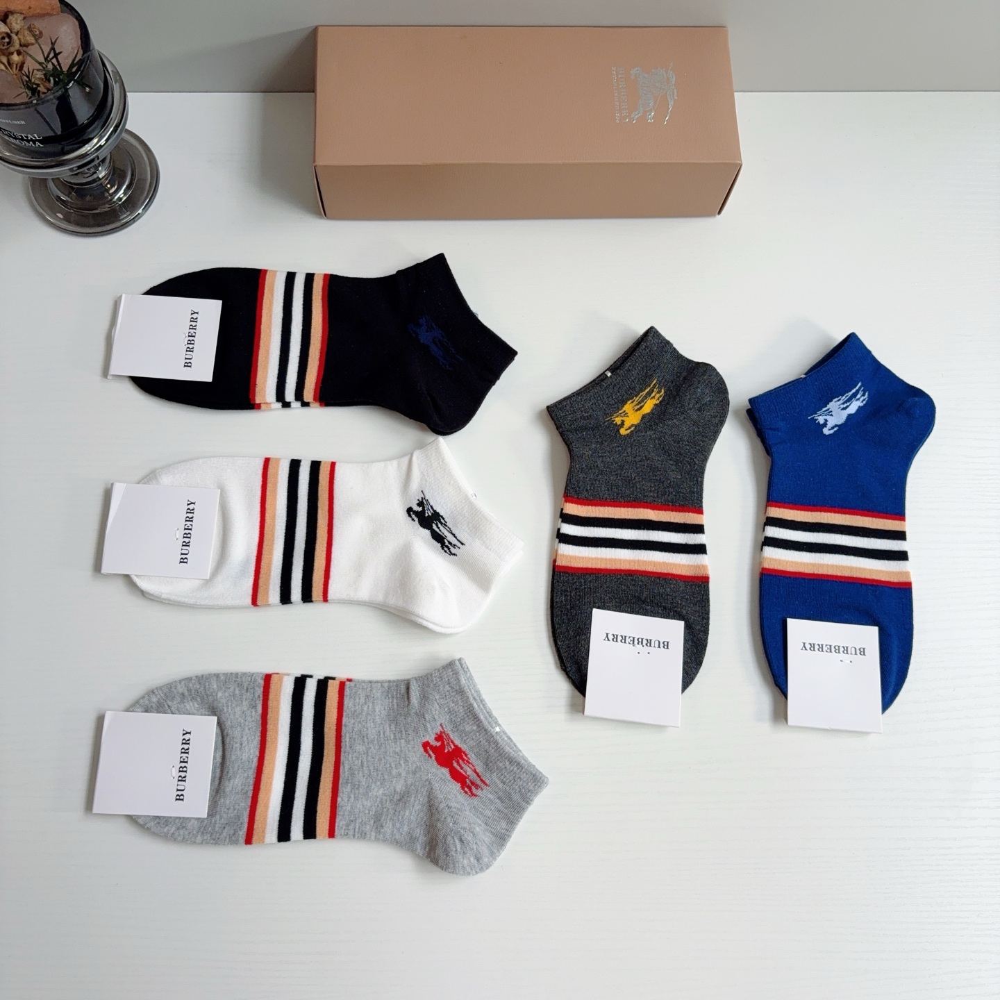 配包装（一盒5双）Burberry 巴宝莉 男士短筒袜子纯棉面料，潮人必备  爆款格子袜！