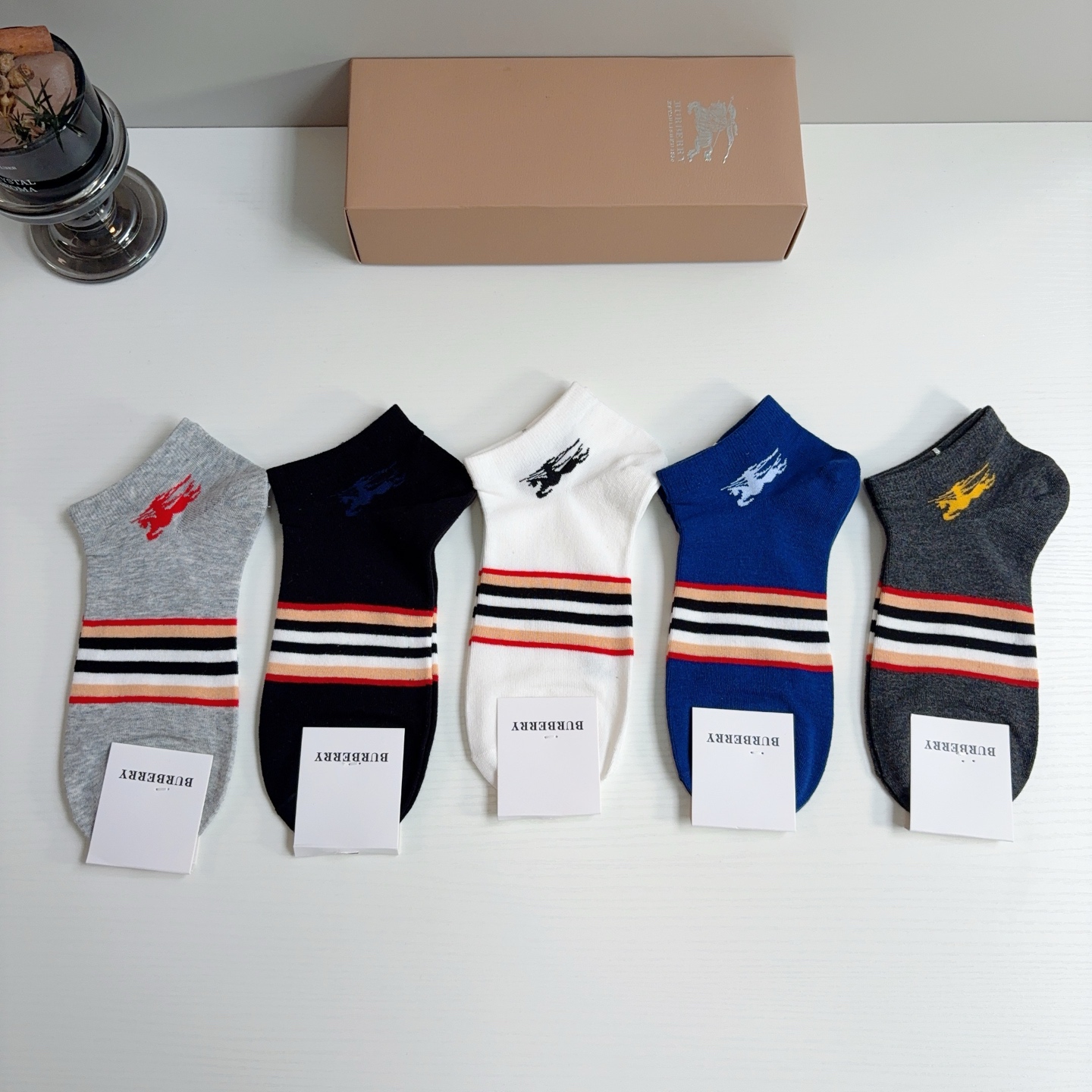 配包装（一盒5双）Burberry 巴宝莉 男士短筒袜子纯棉面料，潮人必备  爆款格子袜！