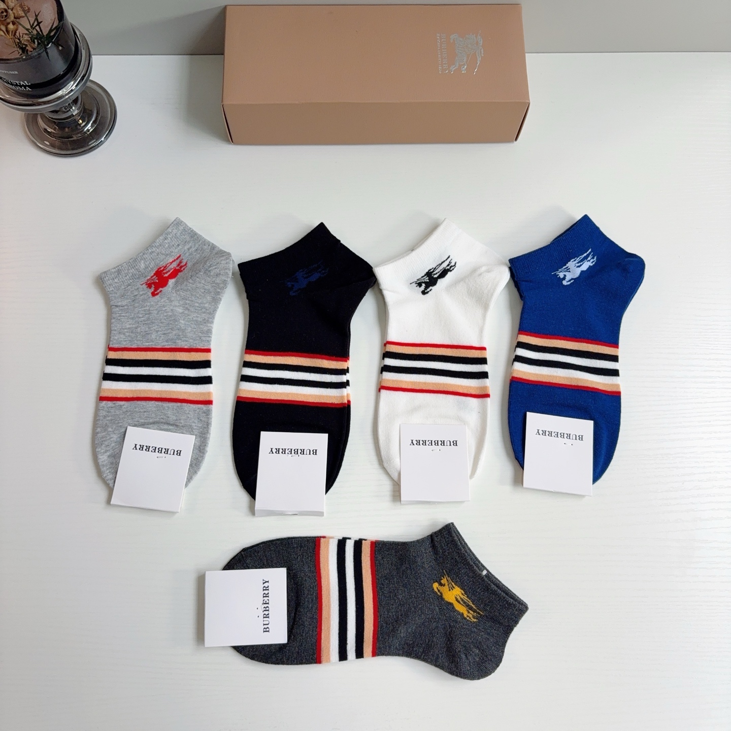 配包装（一盒5双）Burberry 巴宝莉 男士短筒袜子纯棉面料，潮人必备  爆款格子袜！