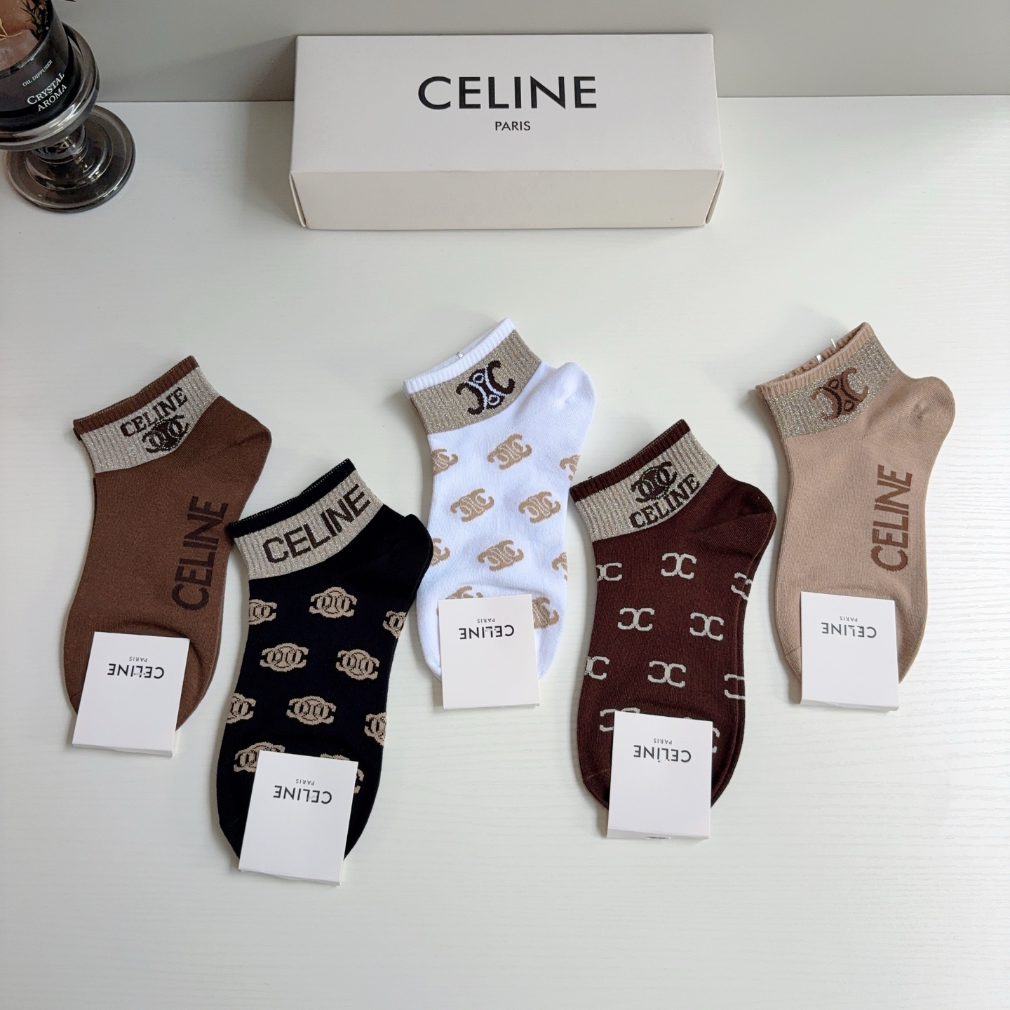 配包装CELINE（赛琳）网红爆款发箍，佩戴舒适无压力，造型搭配必备！非常时尚百搭！女神必备！名媛范儿。