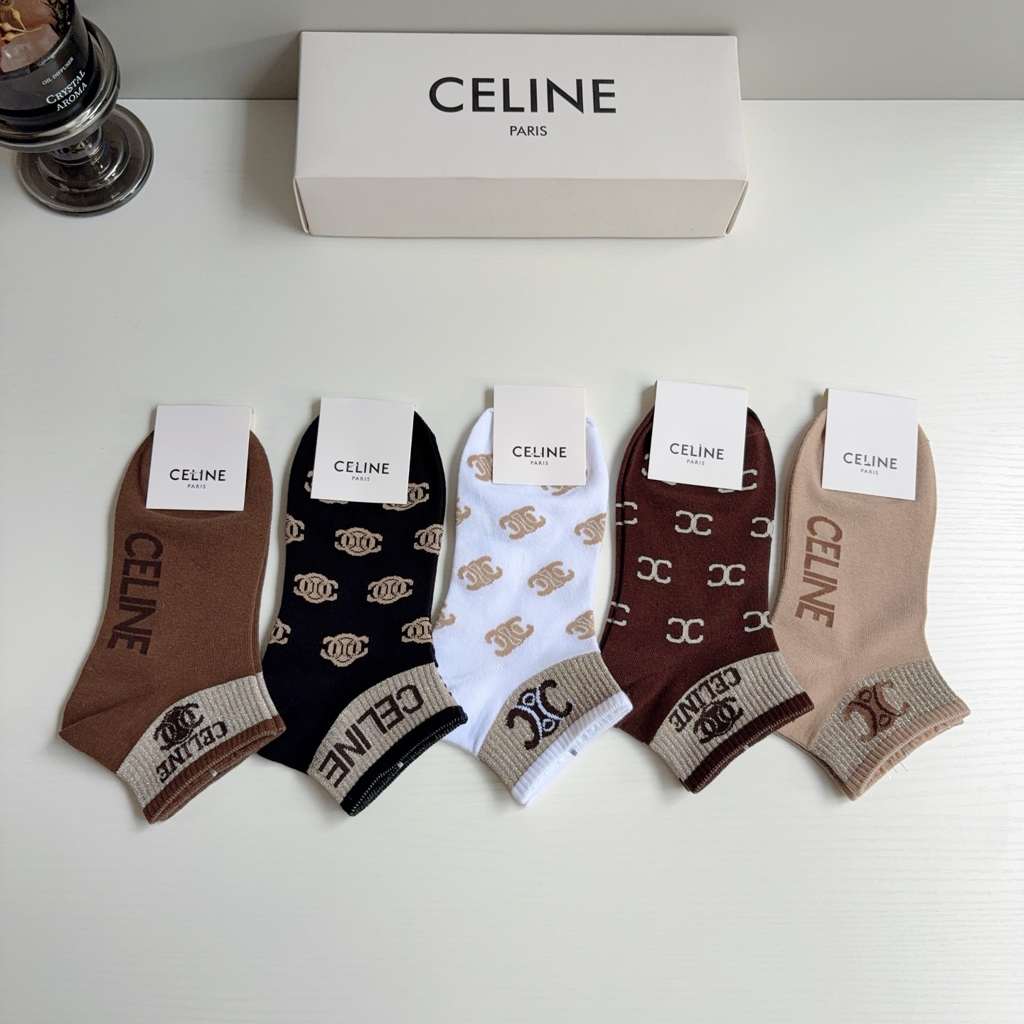 配包装CELINE（赛琳）网红爆款发箍，佩戴舒适无压力，造型搭配必备！非常时尚百搭！女神必备！名媛范儿。