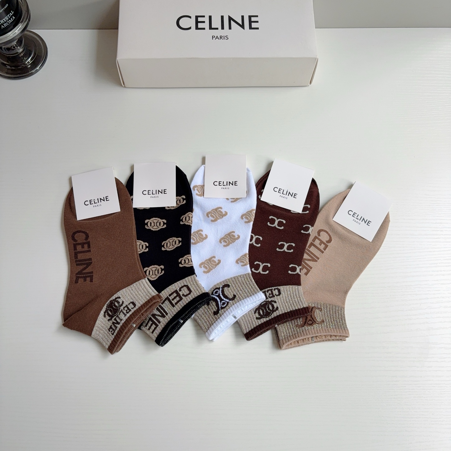 配包装CELINE（赛琳）网红爆款发箍，佩戴舒适无压力，造型搭配必备！非常时尚百搭！女神必备！名媛范儿。