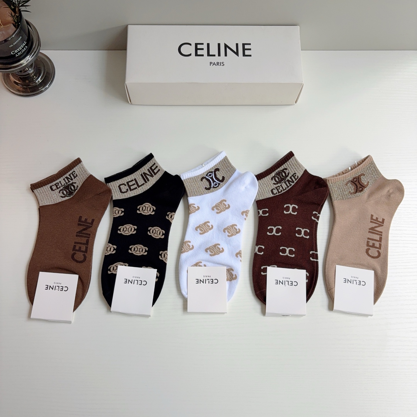 配包装CELINE（赛琳）网红爆款发箍，佩戴舒适无压力，造型搭配必备！非常时尚百搭！女神必备！名媛范儿。