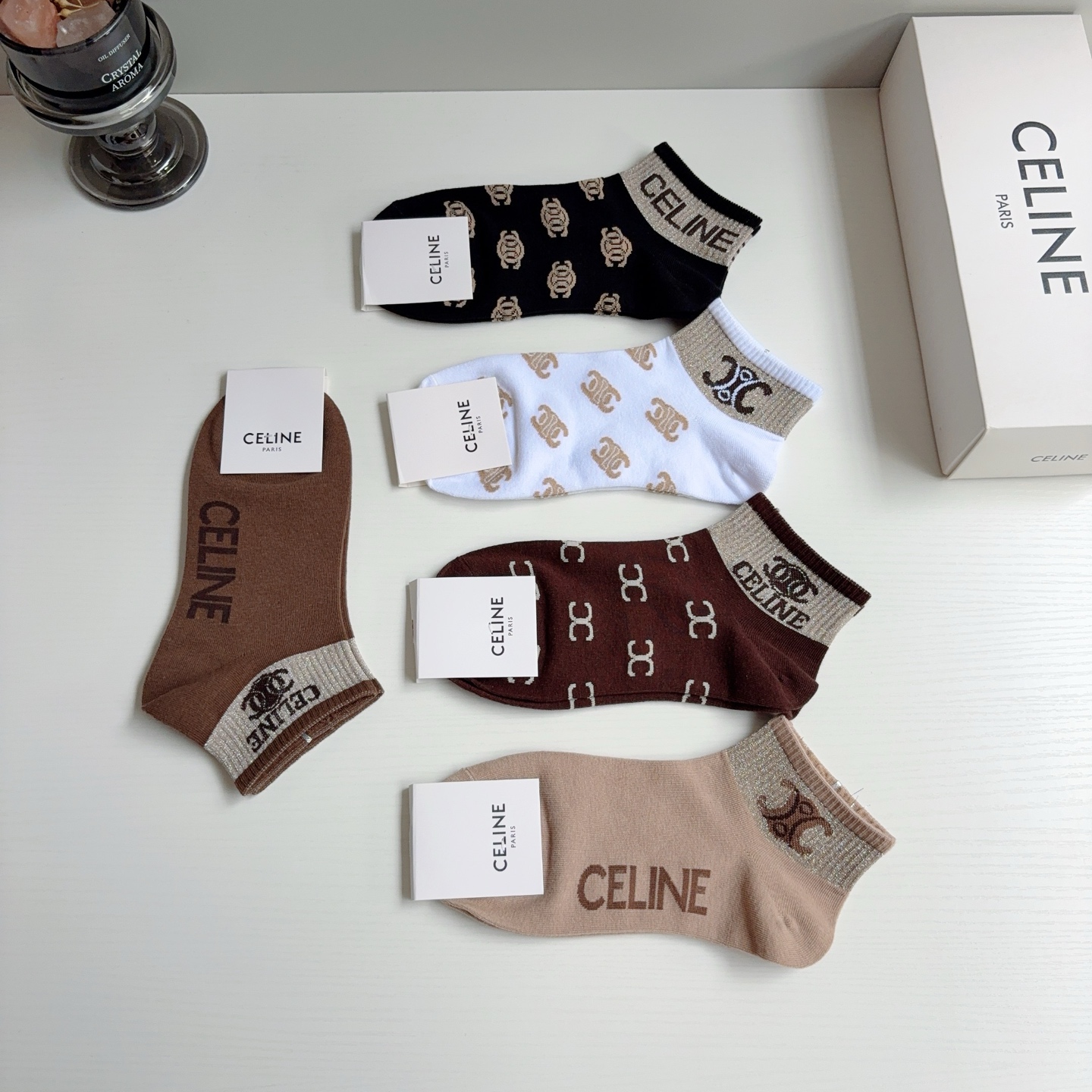配包装CELINE（赛琳）网红爆款发箍，佩戴舒适无压力，造型搭配必备！非常时尚百搭！女神必备！名媛范儿。