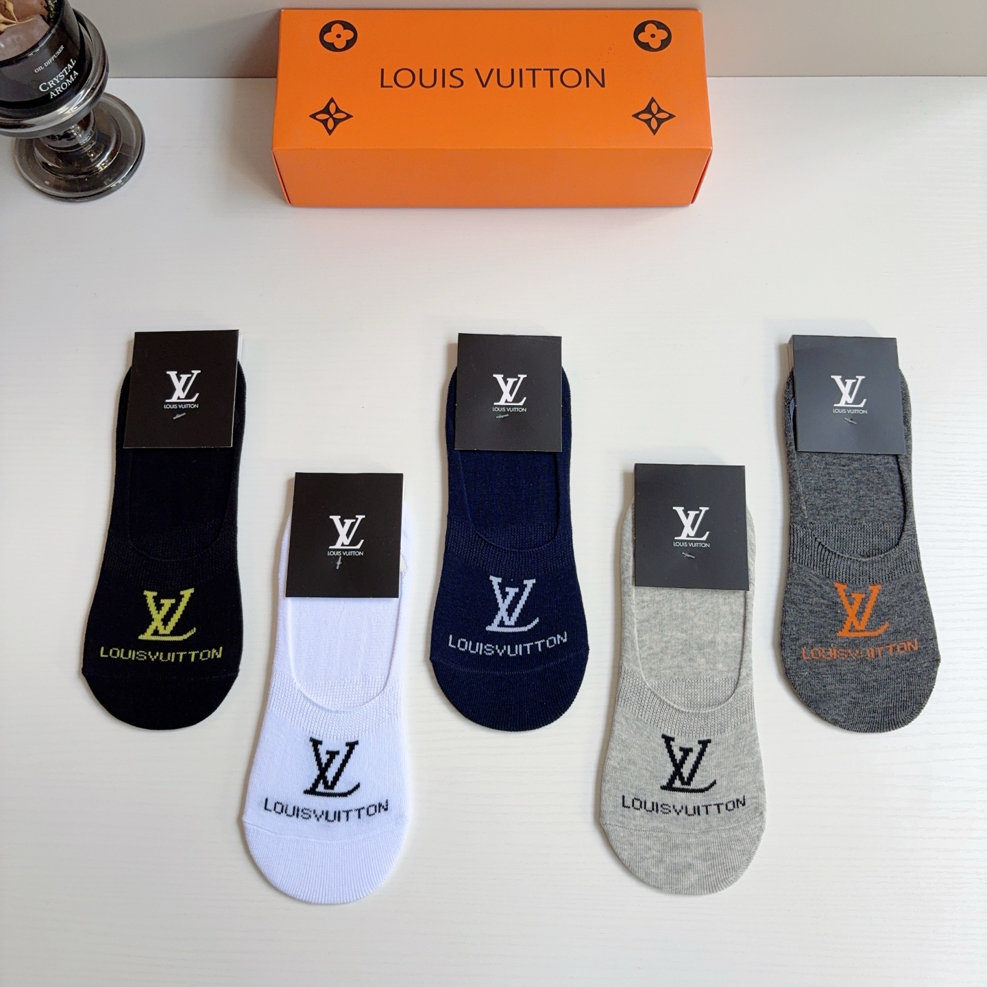 配包装（一盒5双）  LV  路易威登 经典字母短款船袜 纯棉面料，潮人必备款袜子 个性时尚百搭款，你值得拥有！