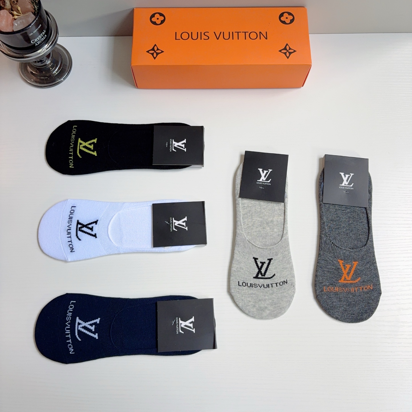 配包装（一盒5双）  LV  路易威登 经典字母短款船袜 纯棉面料，潮人必备款袜子 个性时尚百搭款，你值得拥有！