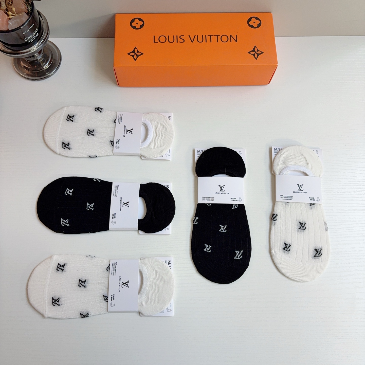 配包装（一盒5双）  LV  路易威登 经典字母短款船袜 纯棉面料，潮人必备款袜子 个性时尚百搭款，你值得拥有！