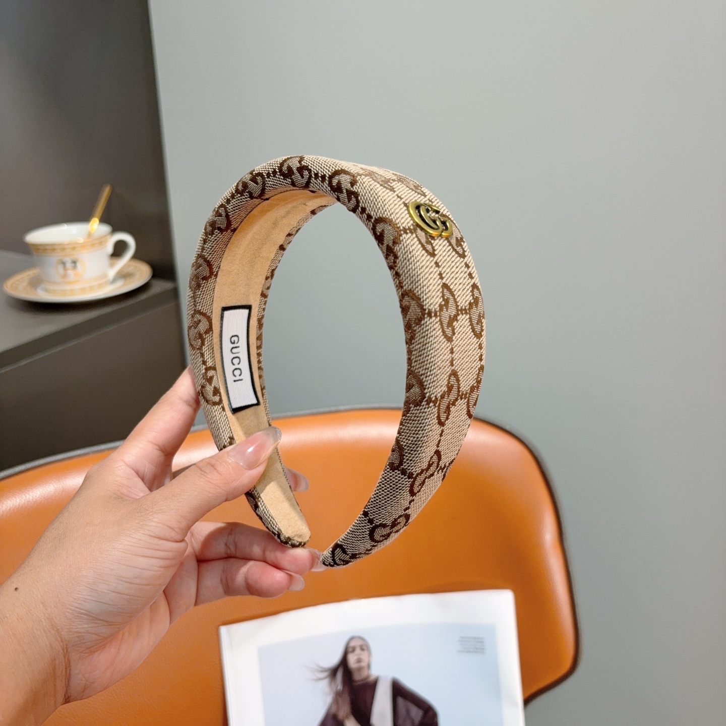 NO:881335,Comes with packaging Gucci Gucci classic wide headband, a must-have headband for goddesses, very versatile, fashionable hairpins, hairpins, gucci, hairpins19860909配包装 Gucci古奇经典款宽版发箍,女神必备单品头箍,非常百搭,时尚潮流发夹,发夹,gucci,hairpins,accessory