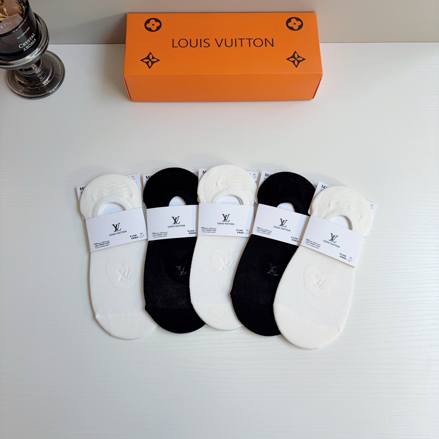 NO:880876,Comes with packaging (5 pairs in a box) LV Louis Vuitton classic lettered short boat socks made of bamboo cotton fabric, a must-have socks for fashionistas. Personalized, fashionable and versatile, you deserve it!  socks, stockings, socks, louis vuitton, louis vuitton, socks19860909配包装（一盒5双） LV 路易威登 经典字母短款船袜 竹棉面料,潮人必备款袜子 个性时尚百搭款,你值得拥有！袜子,丝袜,袜子,louis vuitton,louis vuitton,socks,accessory
