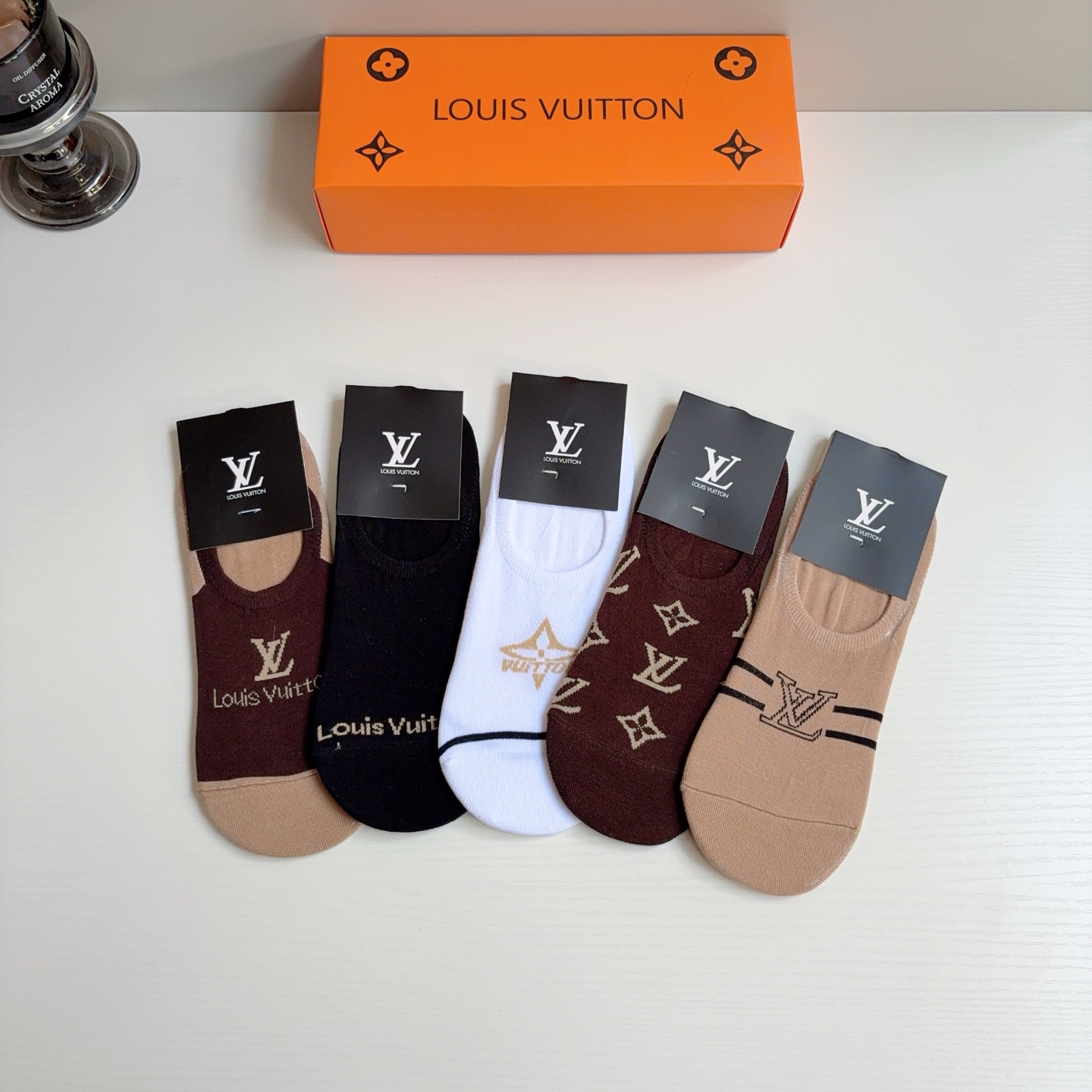 NO:880880,Comes with packaging (5 pairs in a box) LV Louis Vuitton classic short boat socks with letters, pure cotton fabric, a must-have socks for fashionistas. Personalized, fashionable and versatile, you deserve it!  socks, stockings, socks, louis vuitton, louis vuitton, socks19860909配包装（一盒5双） LV 路易威登 经典字母短款船袜 纯棉面料,潮人必备款袜子 个性时尚百搭款,你值得拥有！袜子,丝袜,袜子,louis vuitton,louis vuitton,socks,accessory