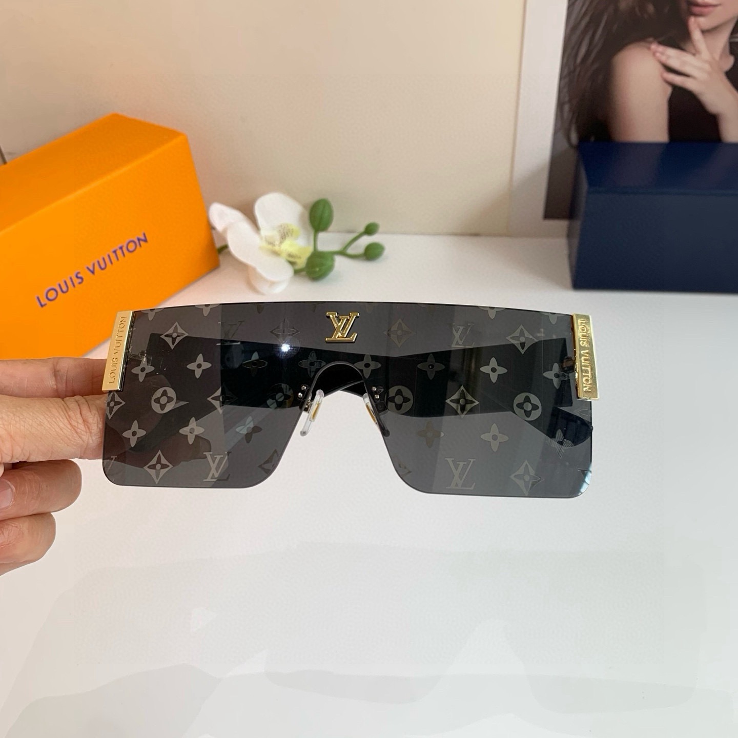 NO:926841,LV Louis Vuitton's classic series of square frame glasses are cool and popular on the street, good-looking, super stylish and small in appearance, unisex style!  glasses, sunglasses, sunglasses, glasses, louis vuitton, louis vuitton19860909LV路易威登 经典系列方框眼镜 酷帅炸街 ,好看上脸超大气显脸小 男女通用款！眼镜墨镜太阳镜,眼镜,louis vuitton,louis vuitton,glasses
