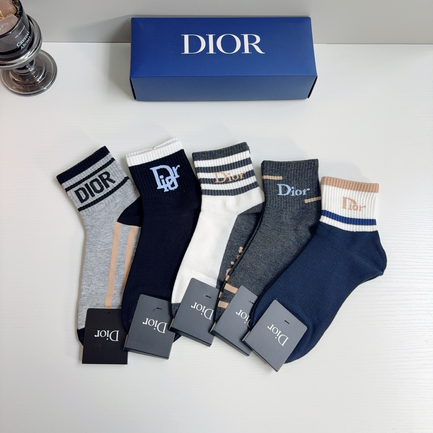 NO:880952,Comes with packaging (5 pairs in a box) Dior Dior's new mid-calf men's socks, pure cotton fabric, a must-have for fashionistas, classic, stylish and versatile, you deserve it Socks, stockings, socks, dior, dior, socks19860909配包装（一盒5双） Dior 迪奥 新款中筒男款袜子,纯棉面料,潮人必备 ,经典个性时尚百搭款,你值得拥有哦袜子,丝袜,袜子,dior,dior,socks,accessory