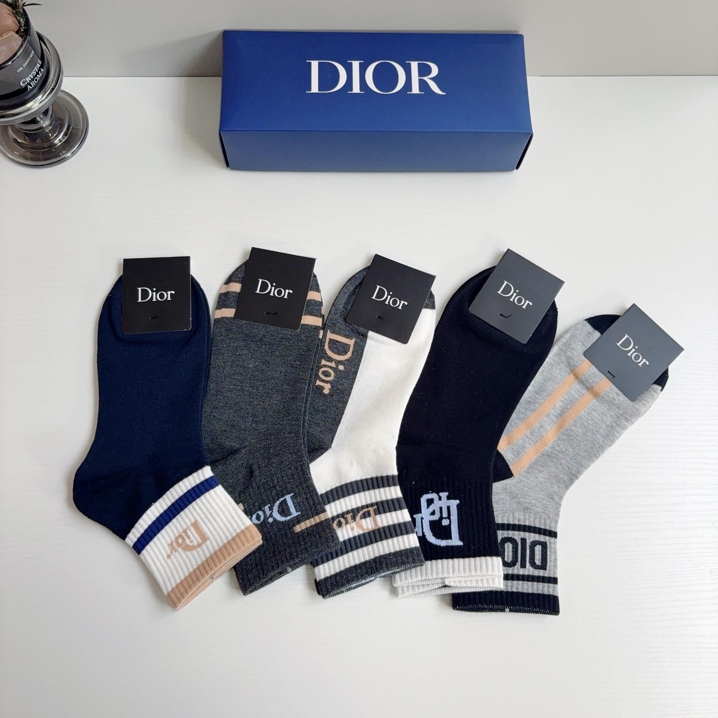 配包装（一盒5双）  Dior 迪奥 新款中筒男款袜子，纯棉面料，潮人必备 ，经典个性时尚百搭款，你值得拥有哦💗