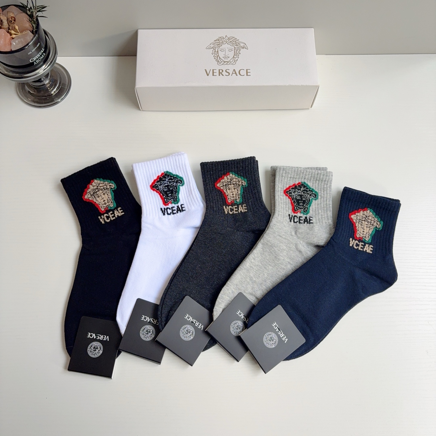 NO:880956,Comes with packaging [five pairs in one box] VERSACE Versace European and American big-name men's pure cotton mid-calf socks, a versatile style for fashionistas!  socks, stockings, socks,versace,versace,socks19860909配包装【一盒五双】 VERSACE范思哲 欧美大牌男款纯棉中筒袜潮人百搭款！袜子,丝袜,袜子,versace,versace,socks,accessory