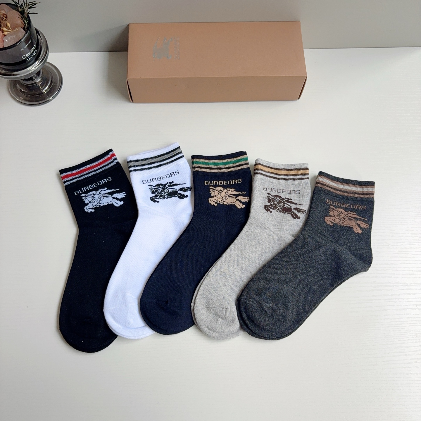 NO:920265,Comes with packaging (5 pairs in a box) Burberry Super popular men's mid-calf socks, pure cotton fabric, a must-have for fashionistas, personalized, fashionable and versatile!  You deserve it! Super soft material, comfortable and breathable!  socks, stockings, socks, burberry, burberry, socks19860909配包装（一盒5双） Burberry 巴宝莉 超火爆男款中筒袜子、纯棉面料,潮人必备款,个性时尚百搭款,！你值得拥有哦超柔软材质,舒适透气！袜子,丝袜,袜子,burberry,burberry,socks,accessory