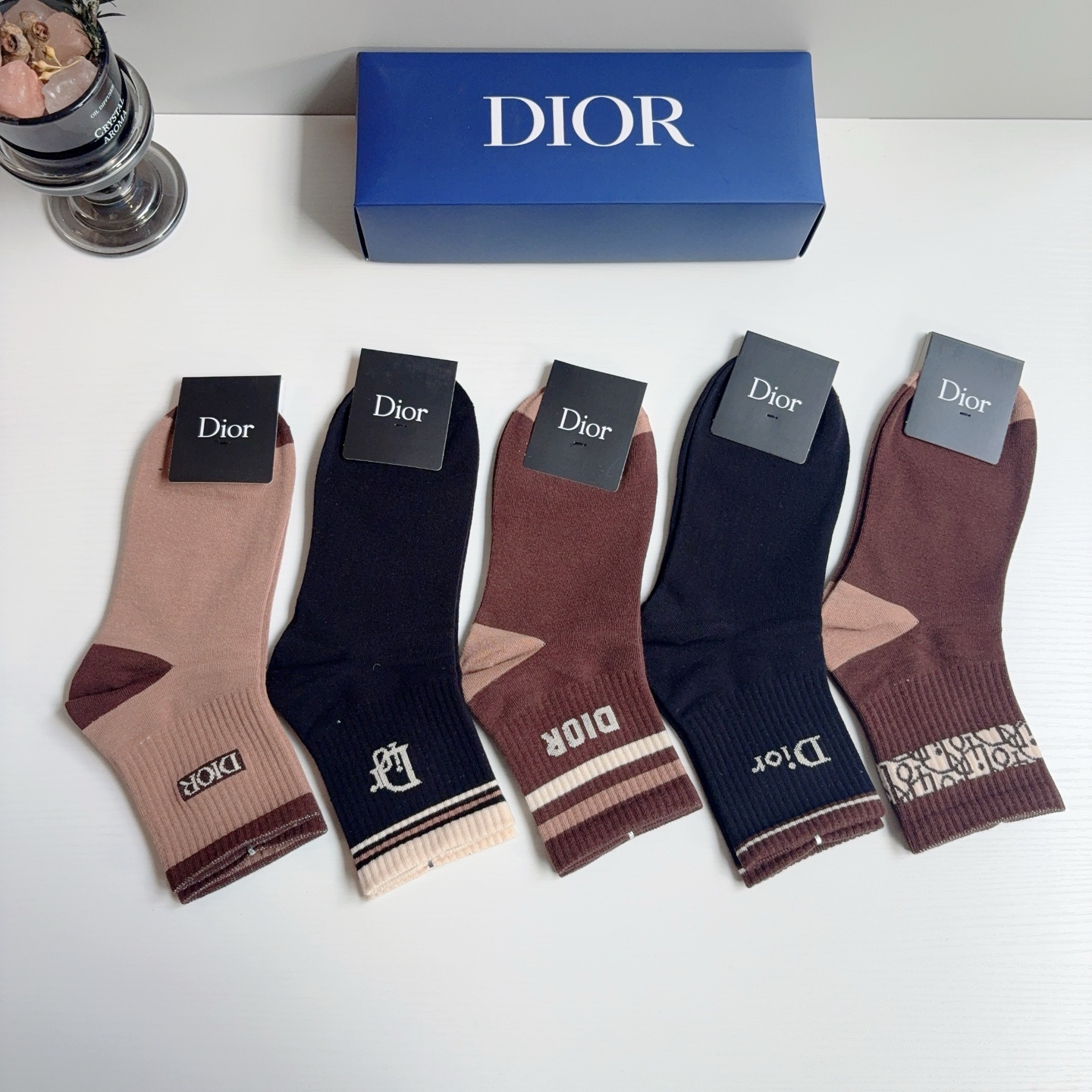 配包装（一盒5双）  Dior 迪奥 新款中筒男款袜子，纯棉面料，潮人必备 ，经典个性时尚百搭款，你值得拥有哦💗