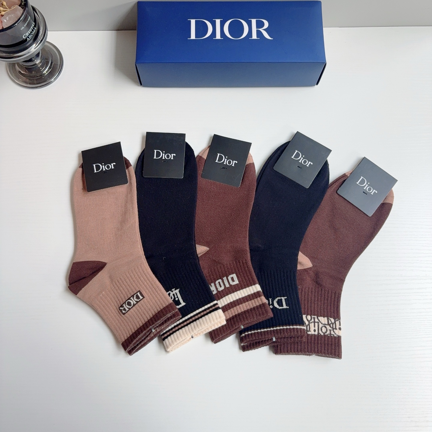 配包装（一盒5双）  Dior 迪奥 新款中筒男款袜子，纯棉面料，潮人必备 ，经典个性时尚百搭款，你值得拥有哦💗