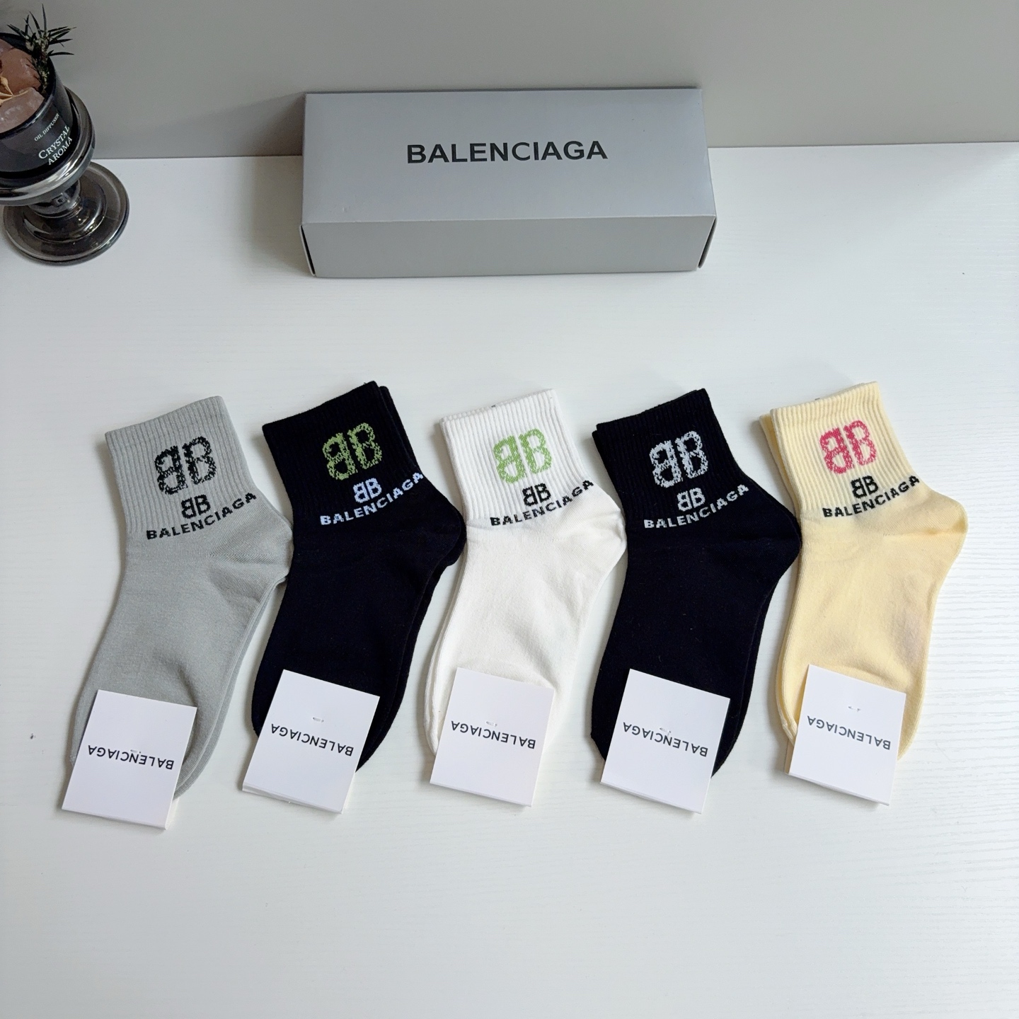 配包装【一盒5双】 BALENCIAGA 巴黎世家 新款中筒袜子。潮人必不可少的时尚专柜代购袜子 ，超级时尚潮流百搭款！