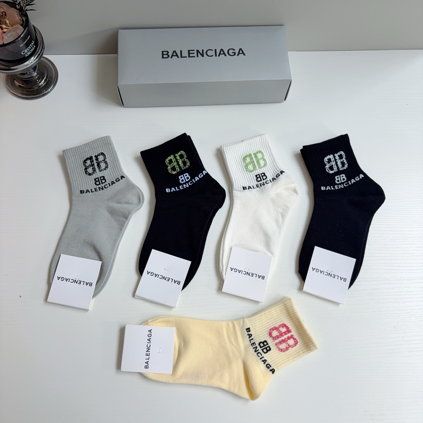 配包装【一盒5双】 BALENCIAGA 巴黎世家 新款中筒袜子。潮人必不可少的时尚专柜代购袜子 ，超级时尚潮流百搭款！